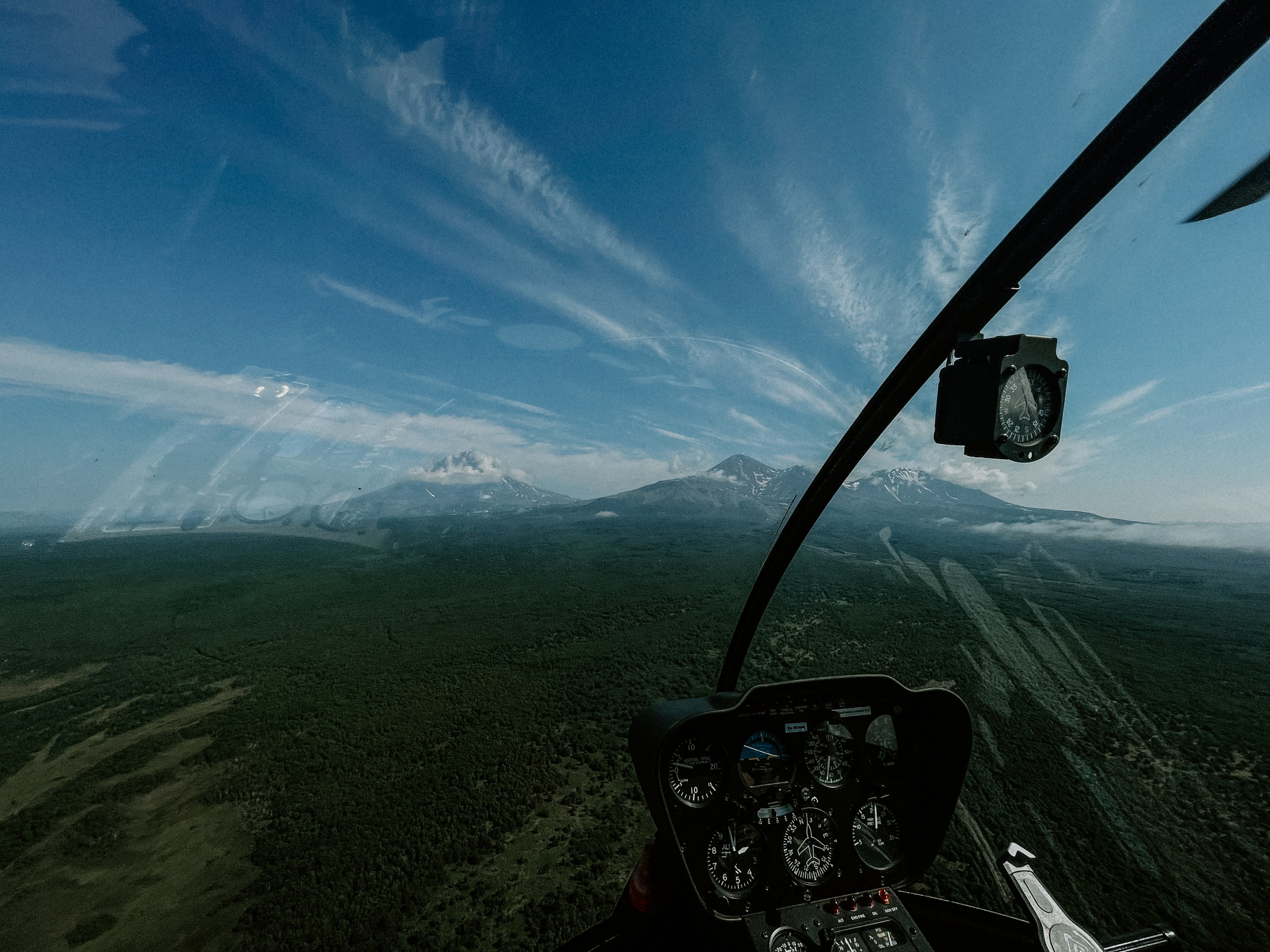 Ветролетный полет Вулкан Малый Семячик. Свадебное фото и видео на Камчатке. Туристические маршруты