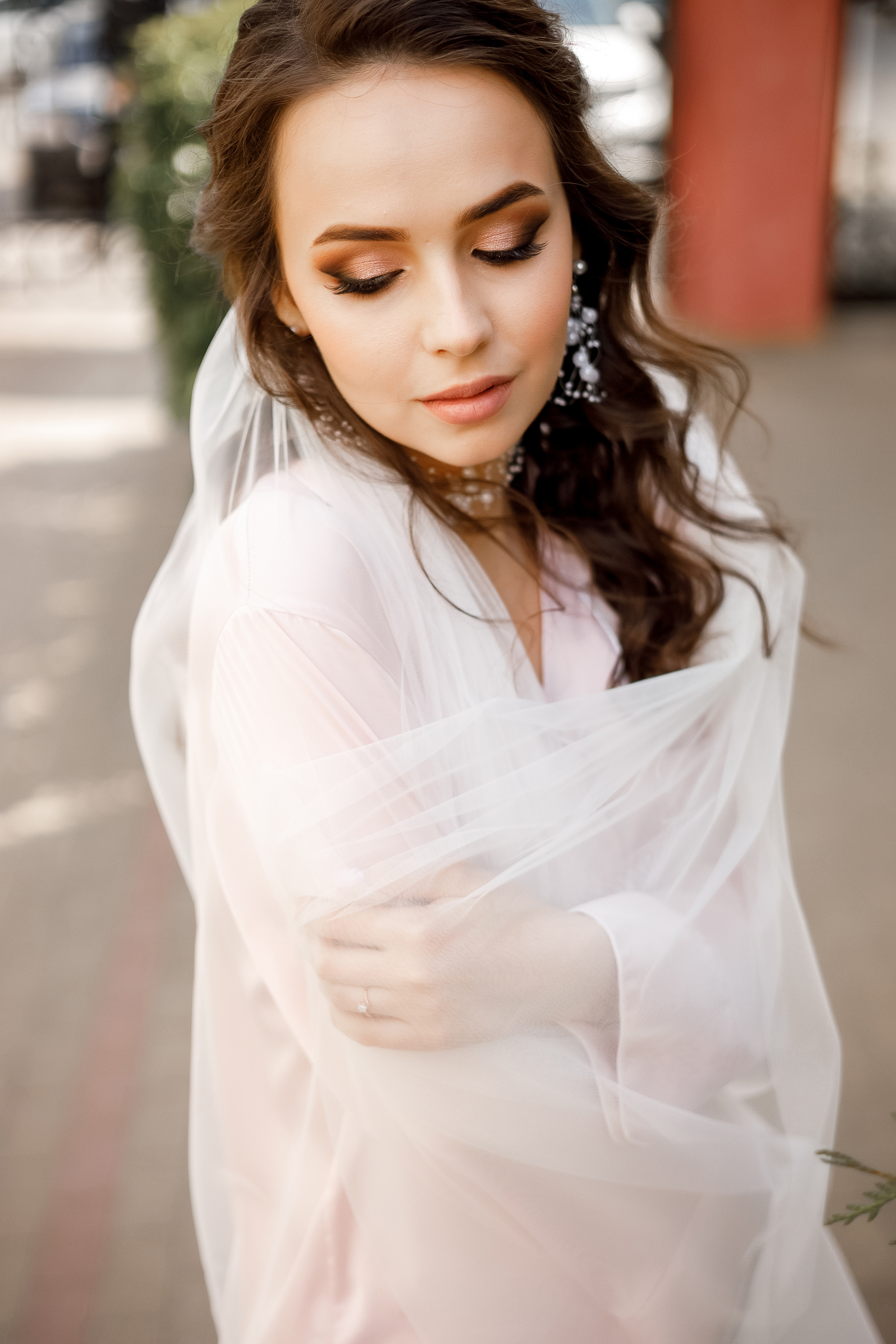 Совместные сборы в номере гостиницы. Олег Сверчков | Свадебный фотограф Вологда