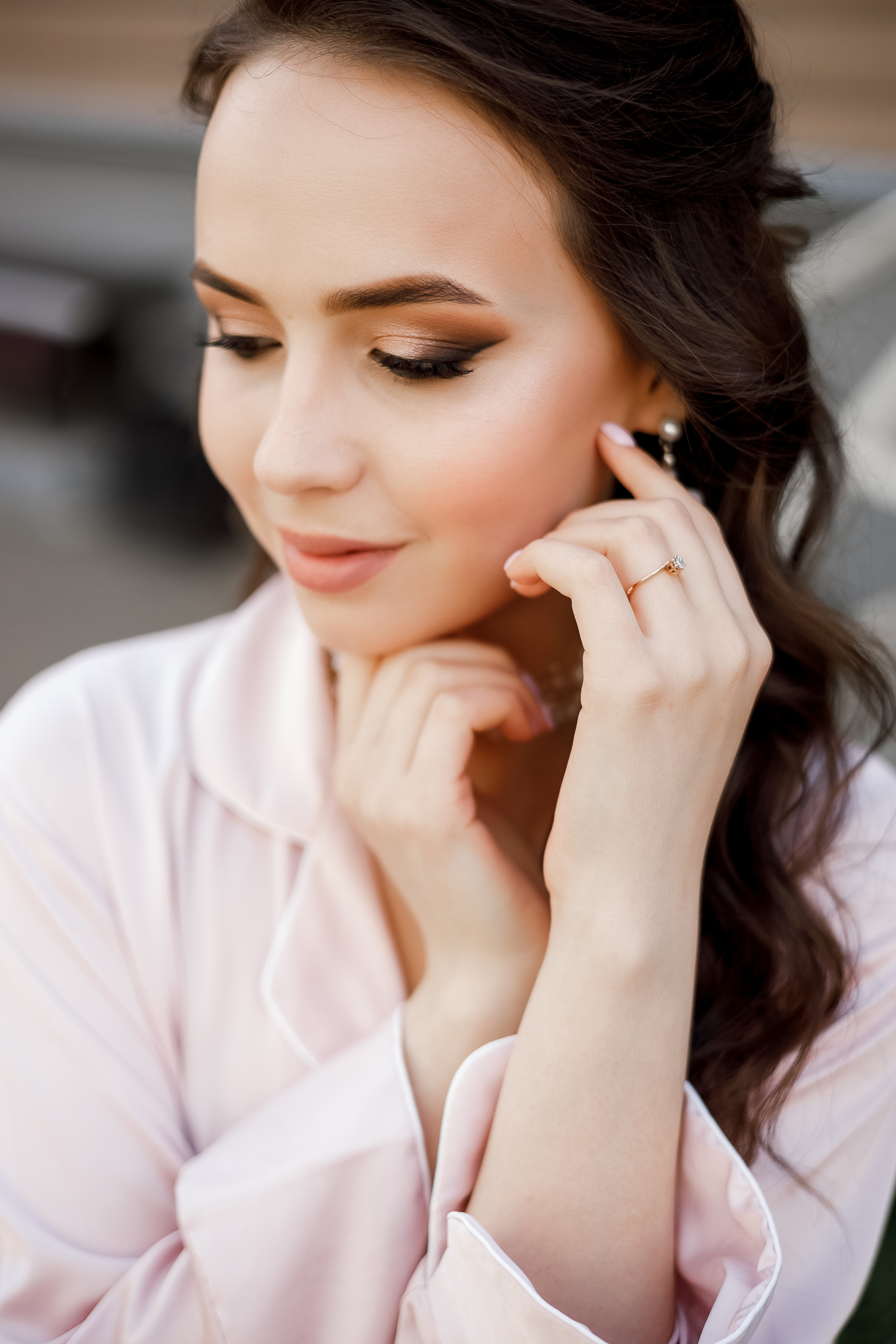 Совместные сборы в номере гостиницы. Олег Сверчков | Свадебный фотограф Вологда