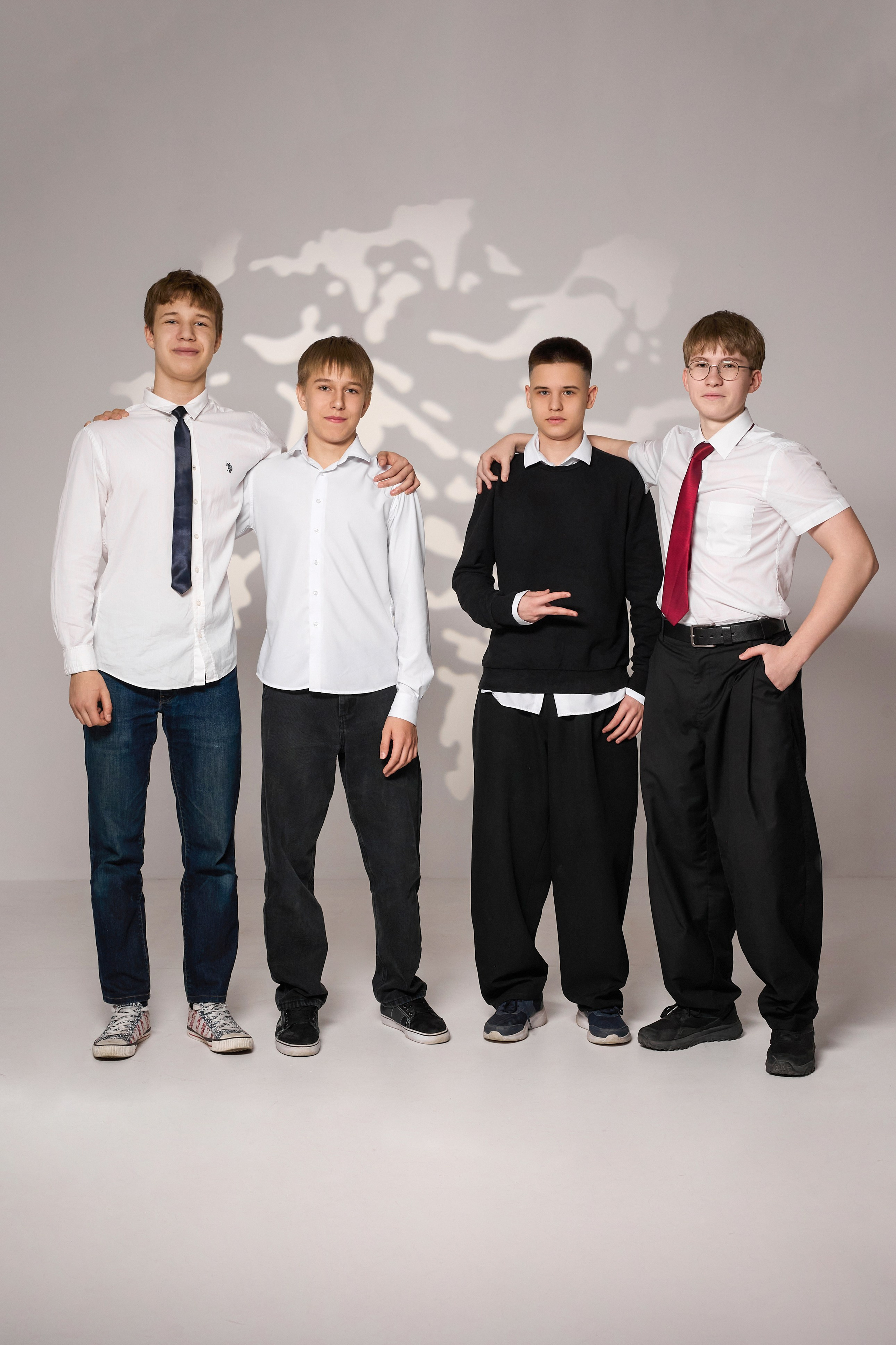 Стильный выпускной альбом «Золото». Выпускные альбомы в Тюмени для школ, садов, вузов спортивных секций