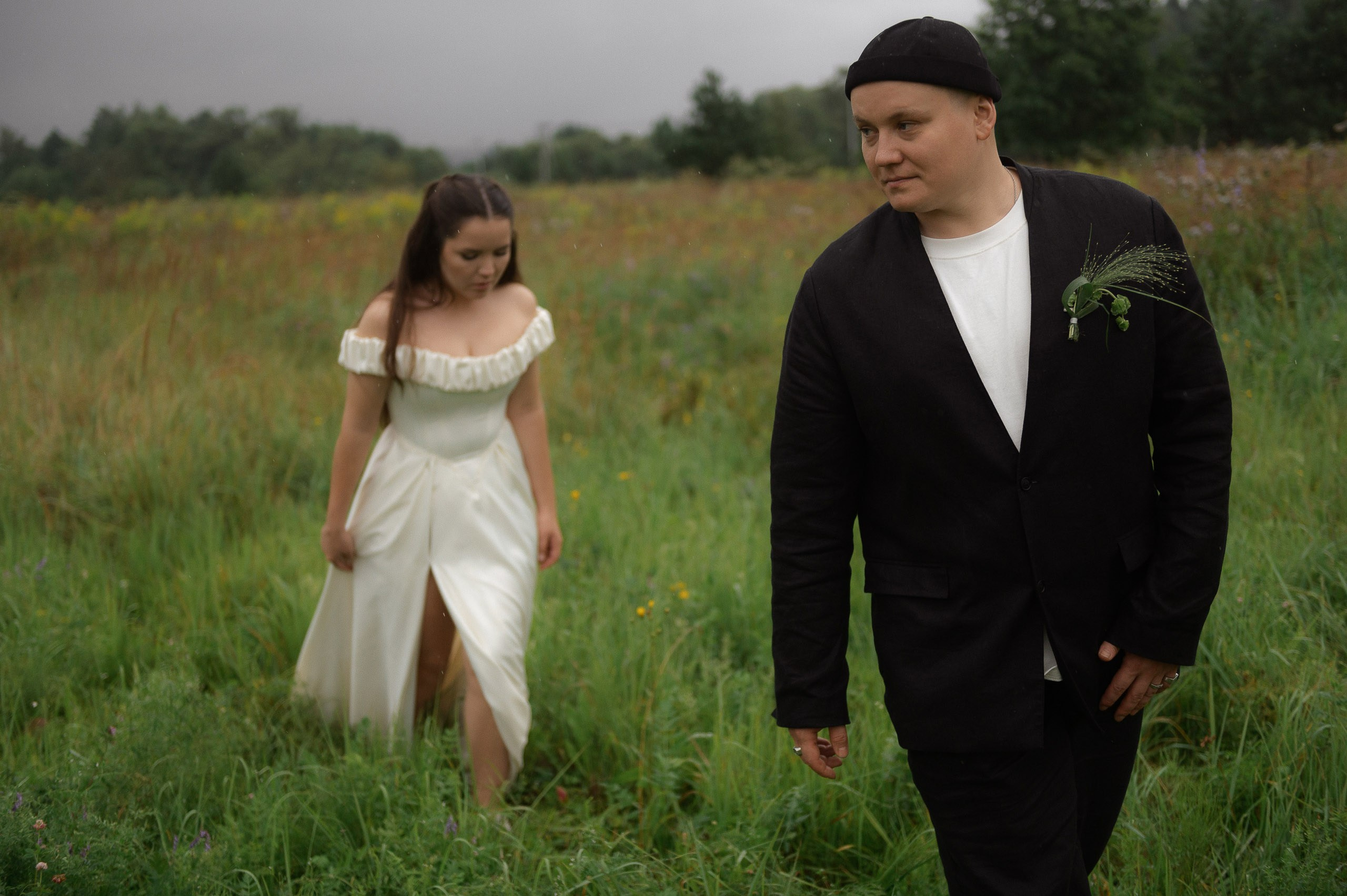 Зеленая тропа, уютная свадьба под дождем. Афина Ефимова. Свадебный фотограф Москва