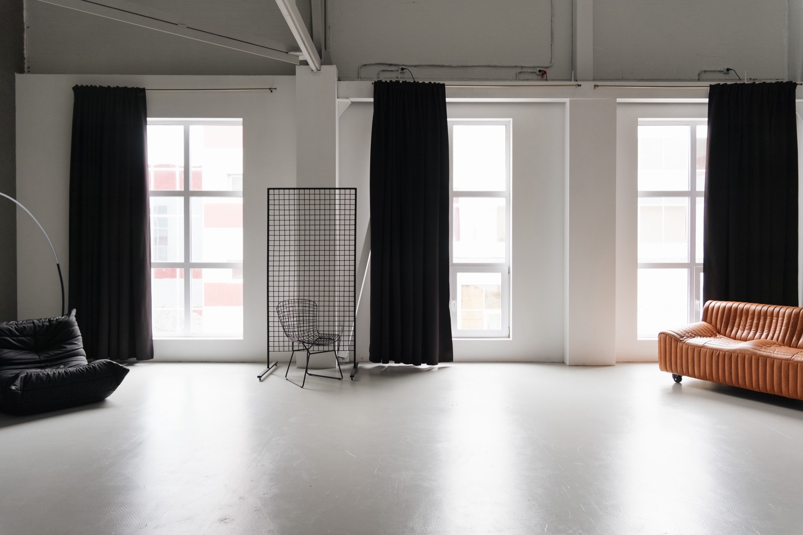 Зал Ньютон фотостудии CIRCLE 2.0 в Сургуте, фотосессия с профессиональным фотографом Анной Старцевой.