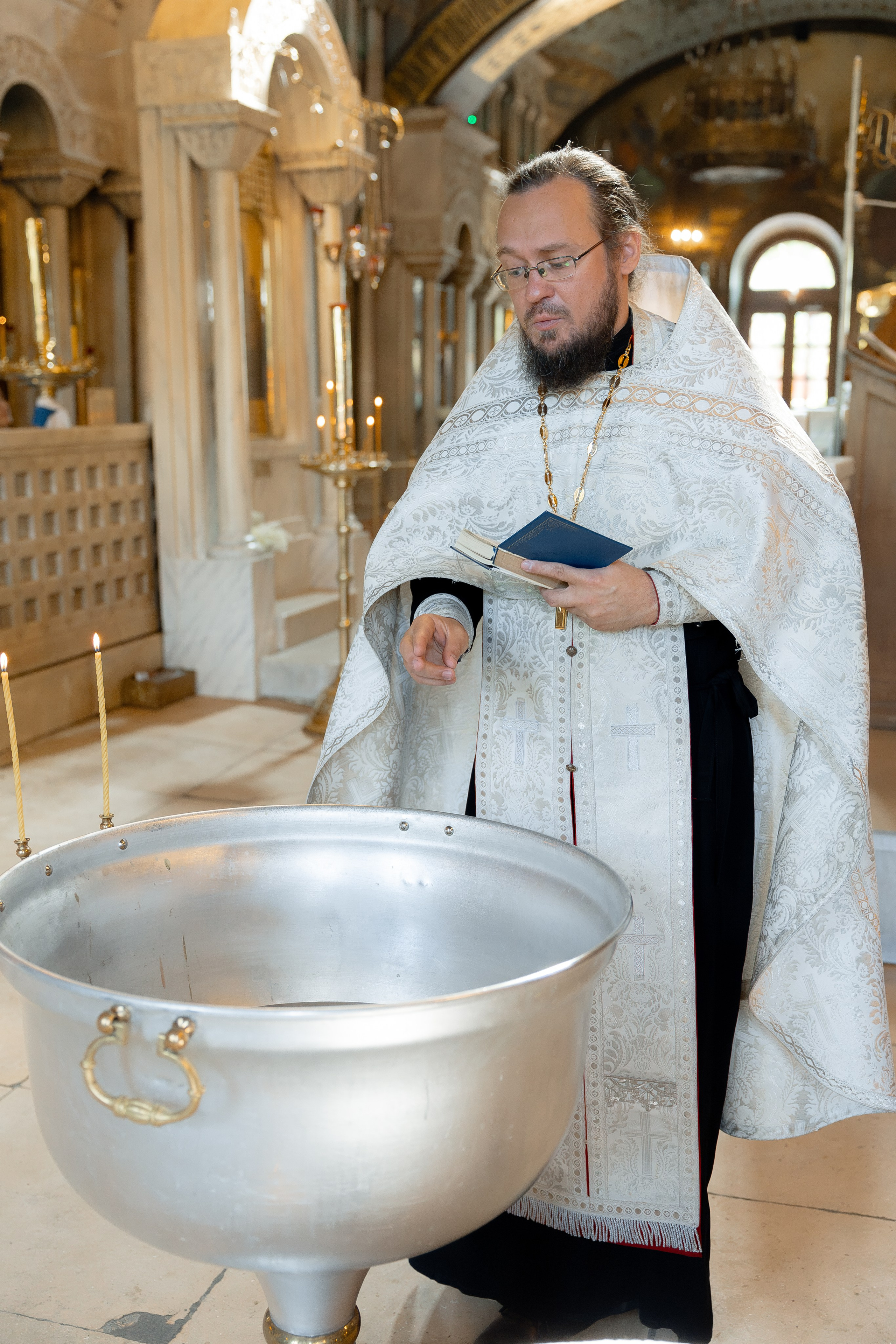 Таинство крещения Марка. Свадебный фотограф в Москве