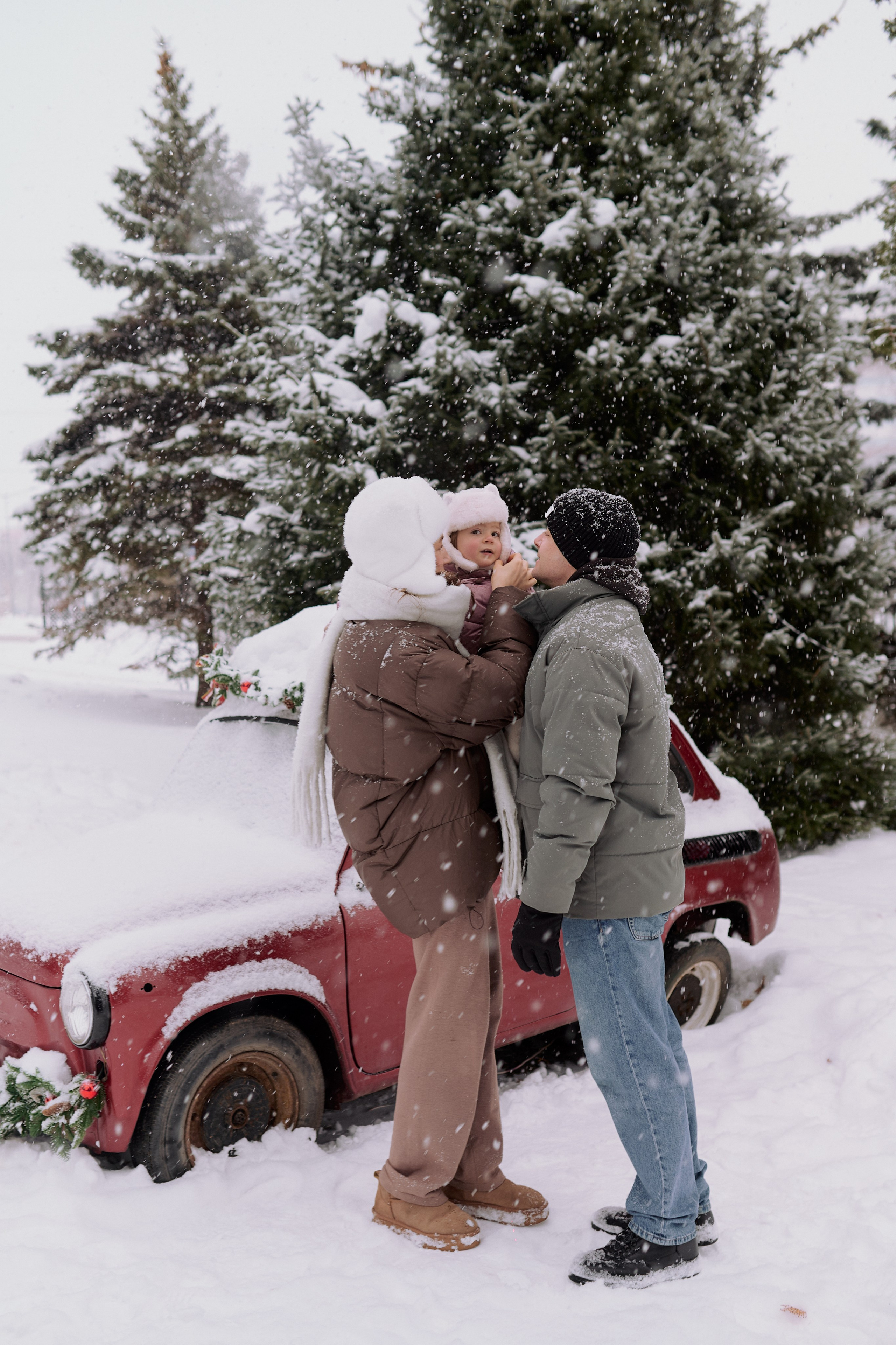Андрей, Леся и Василиса в снежном парке. Семейный и свадебный lifestyle-фотограф в Москве Мария Петрова