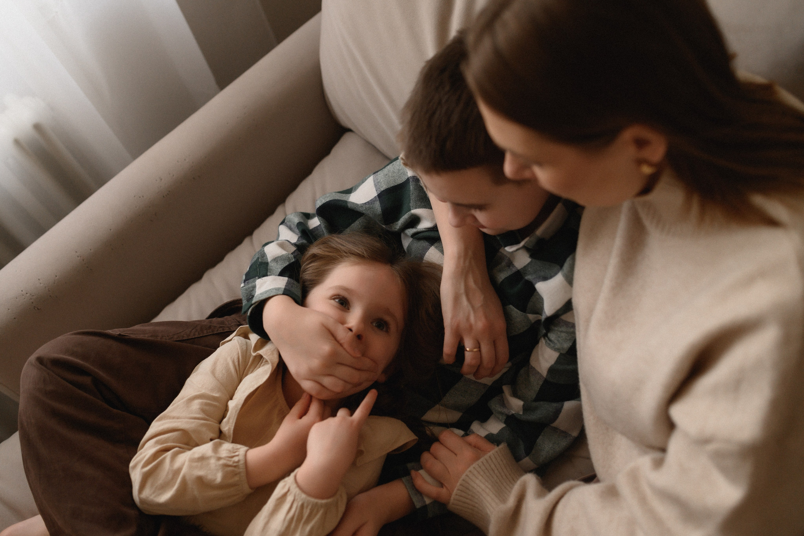 Валентин, Ирина, Евсей, Кира и Агата дома. Семейный и свадебный lifestyle-фотограф в Москве Мария Петрова