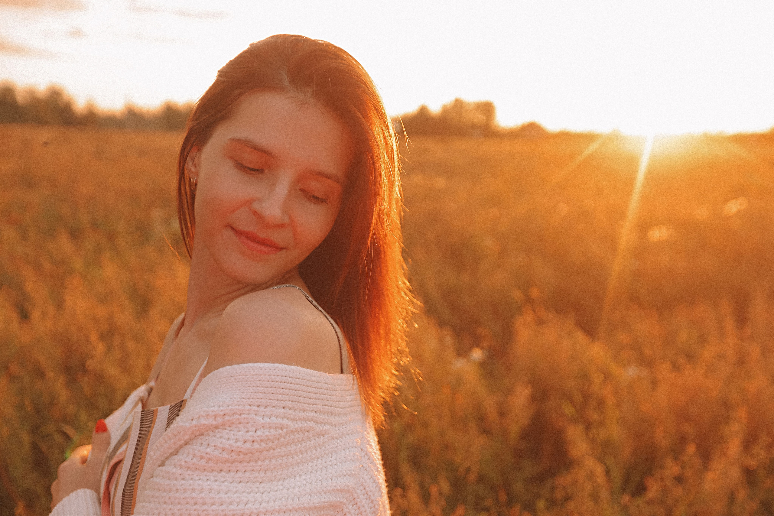 Поле love story на закате. Семейный фотограф Тюмень, фотограф на роды Салмина Мария