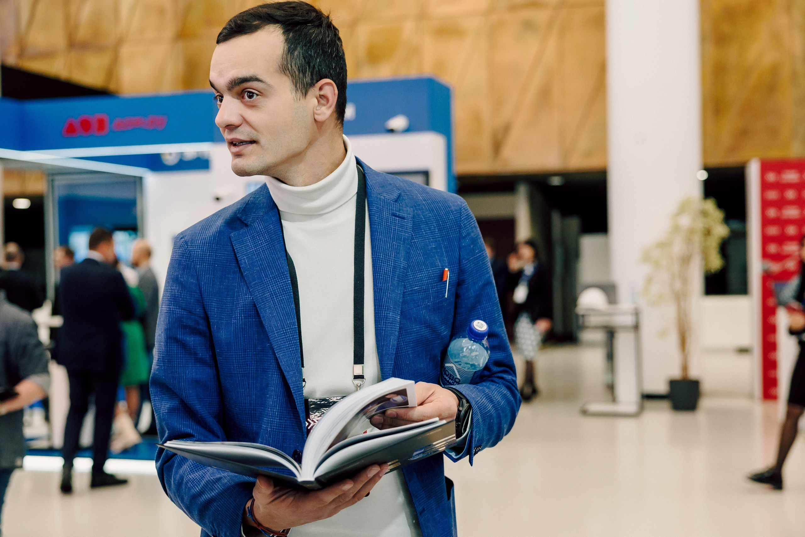 СКБ Контур — Форум будущего — Стенд. Лёшка Варзегов — фотограф