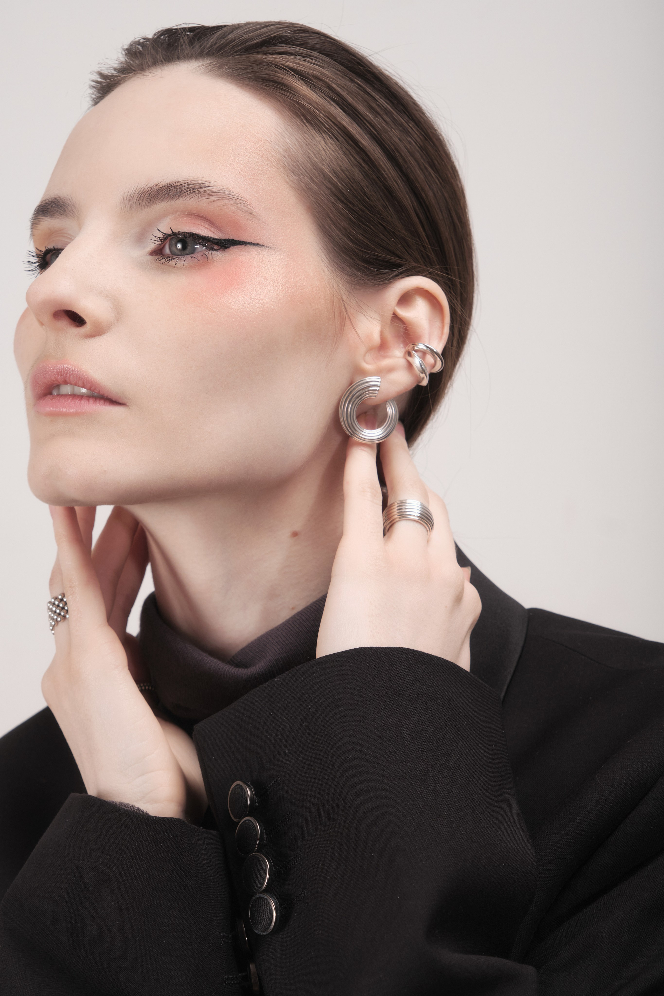 Организуем съемку каталога одежды с минимальными сроками постобработки для оперативного размещения на Ozon, WB из Москвы