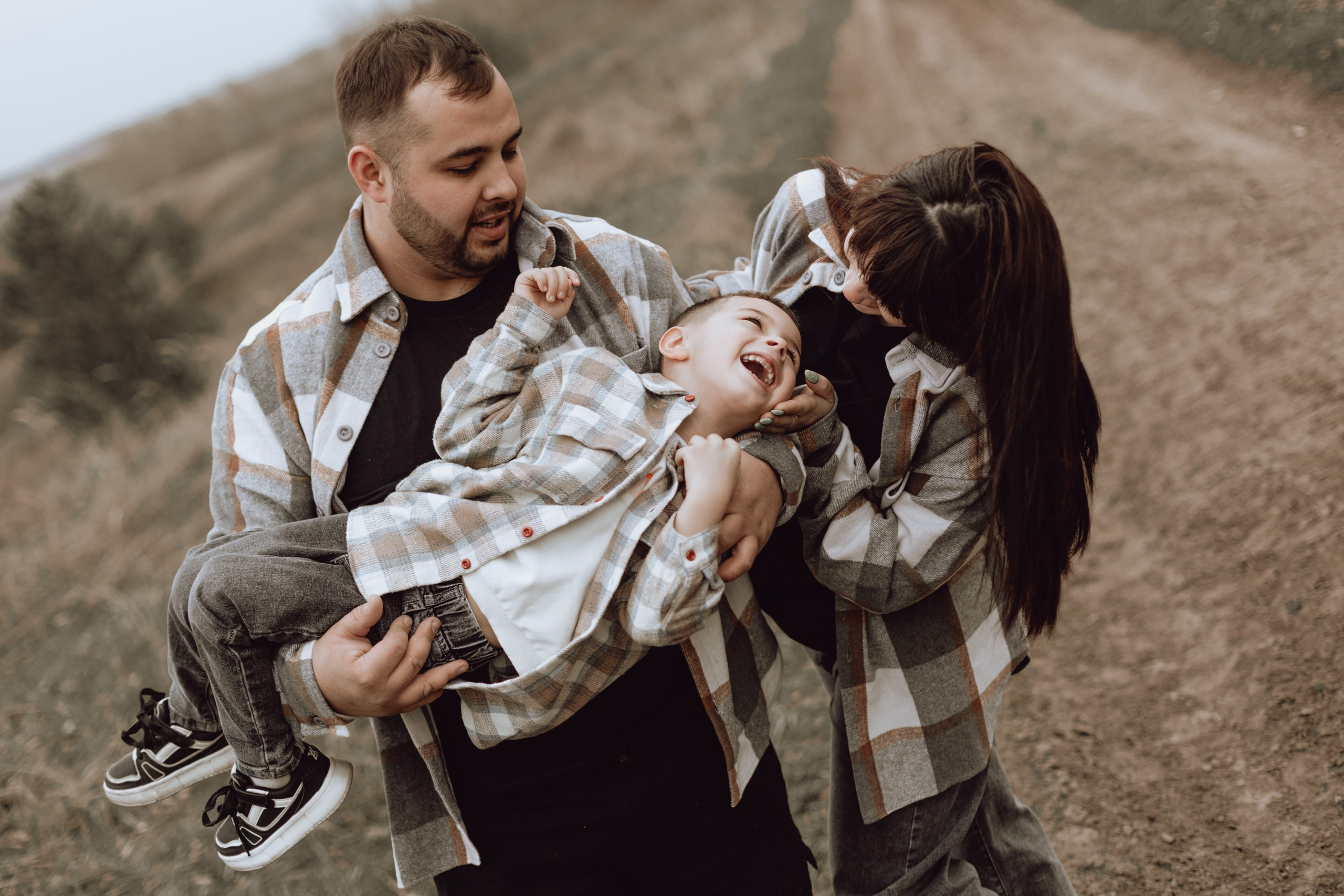 Катя, Дима и Паша. Главная