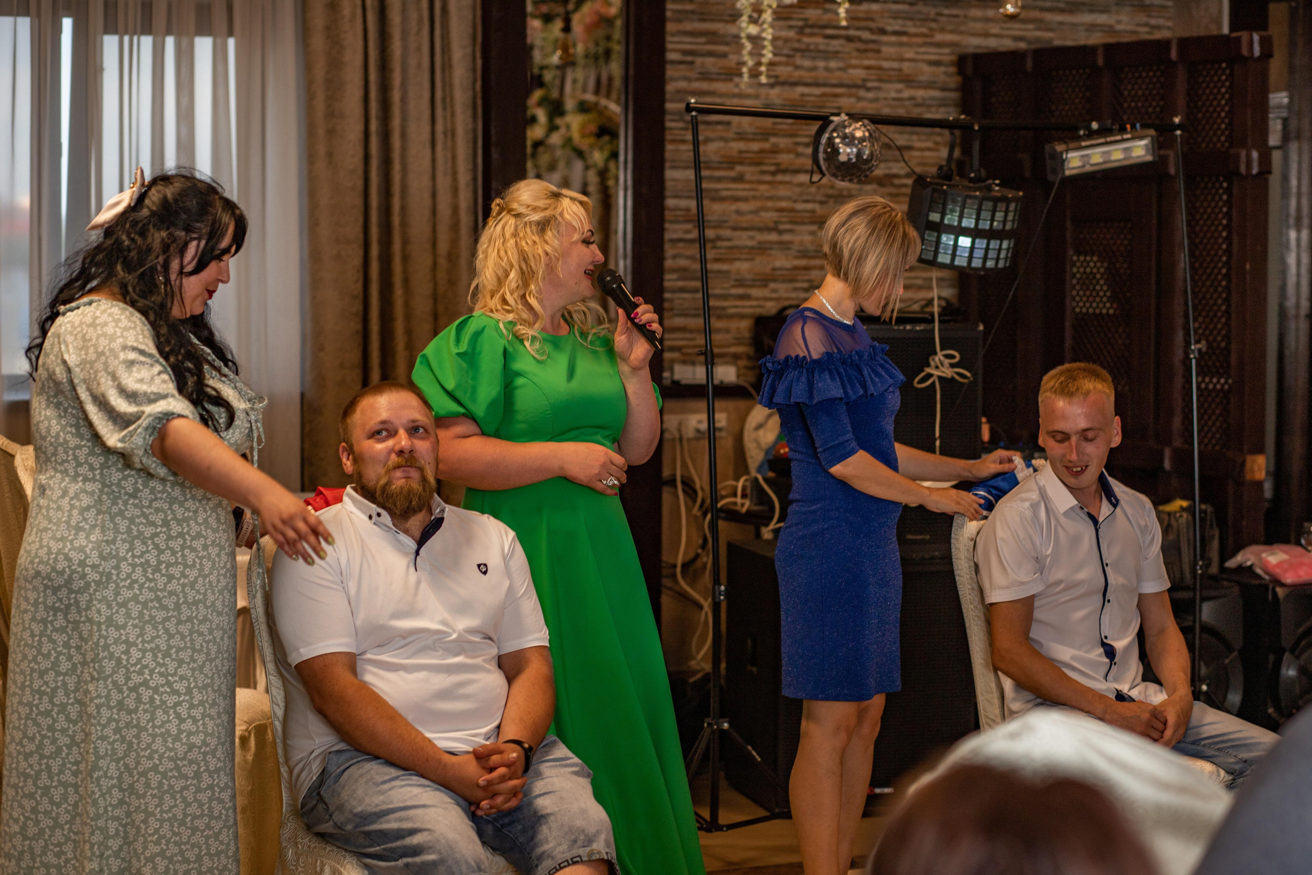 Репортаж торжества в ресторане. Семейный свадебный интерьерный фотограф Тверь Санкт- Марина Свистунова