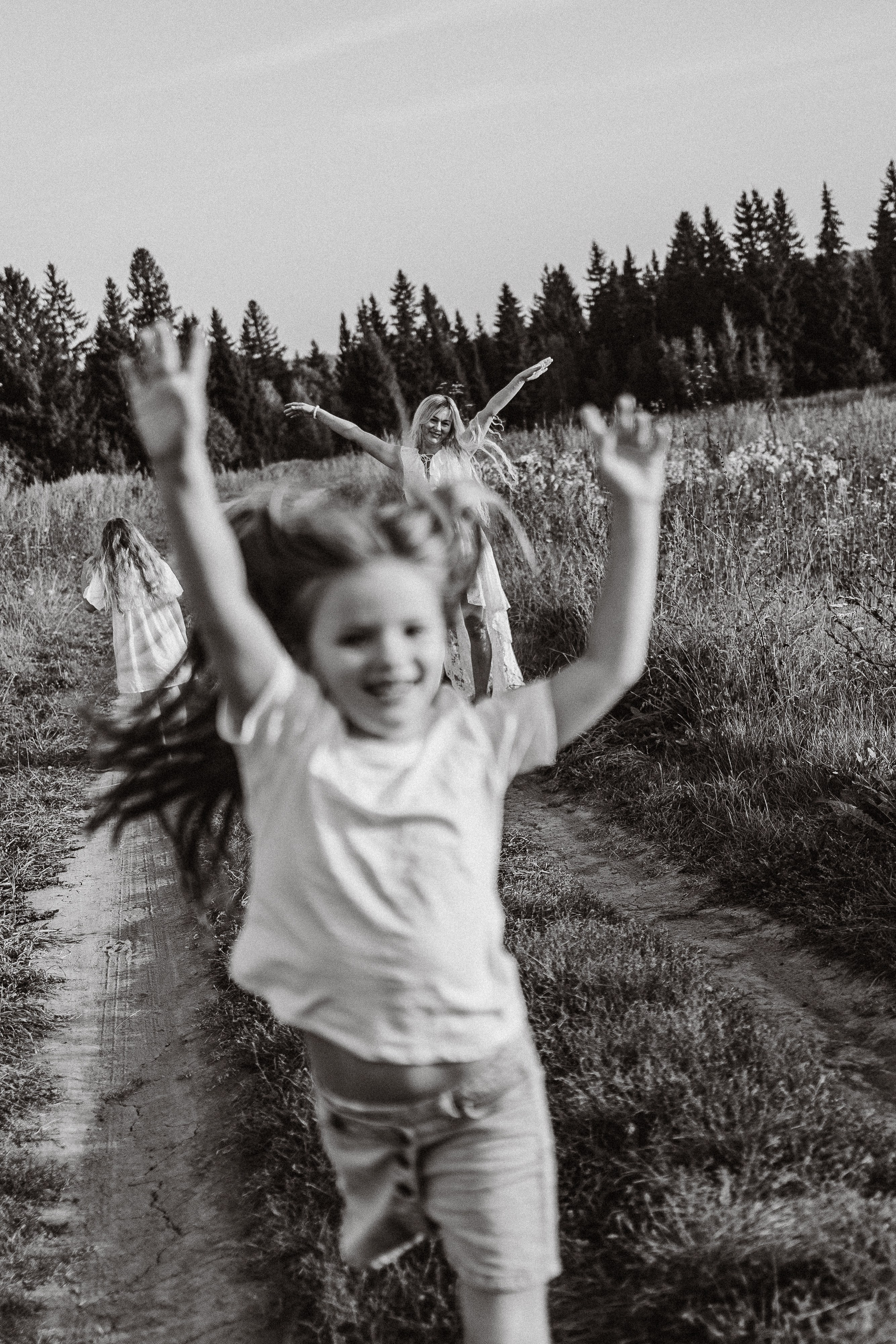 Семейная фотосессия, а природе в поле в Ижевске