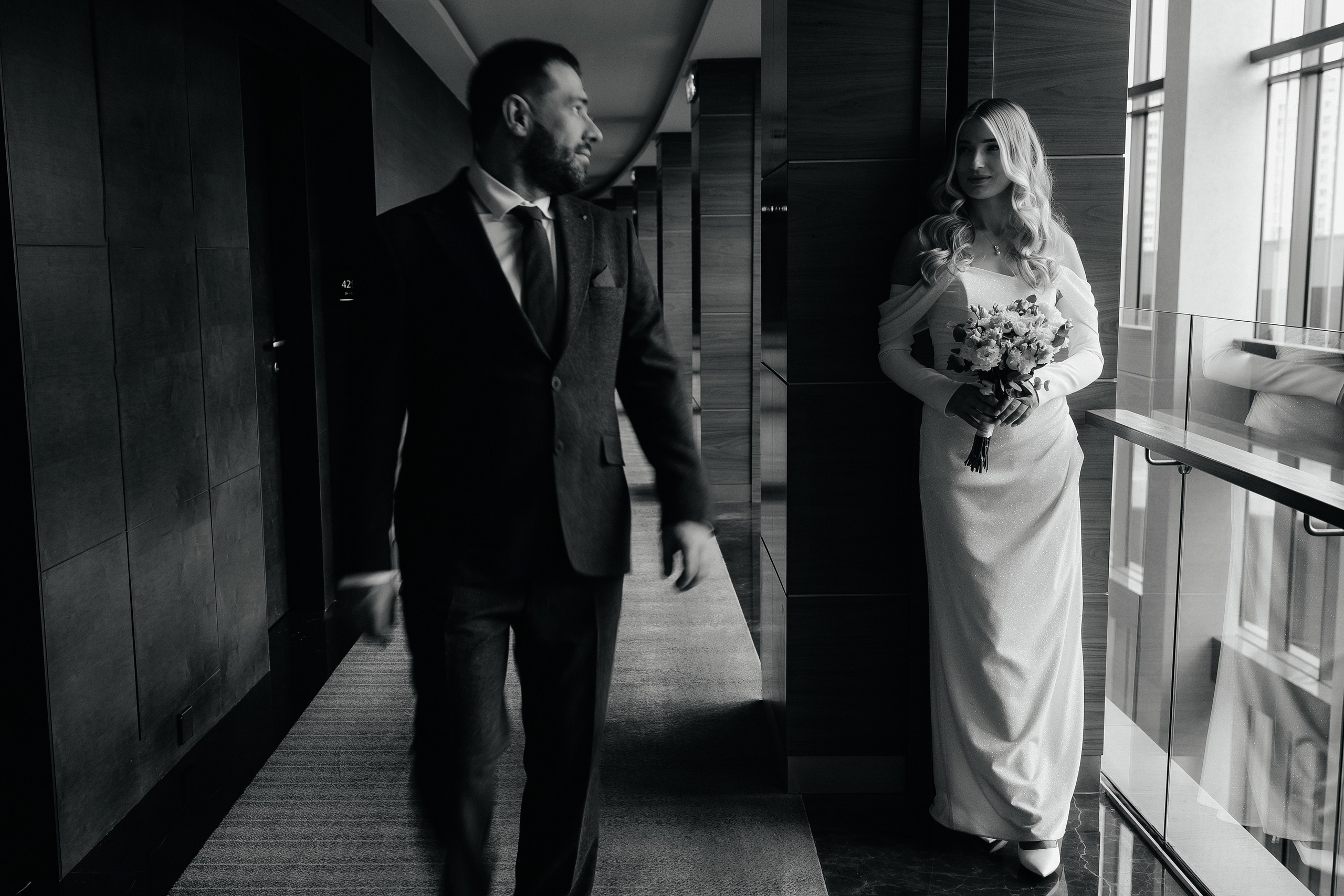 Свадебная фотосессия в отеле Марриот в Минске (Minsk Marriott Hotel). Свадебный фотограф в Минске/Беларуси Сергей Спиридонов