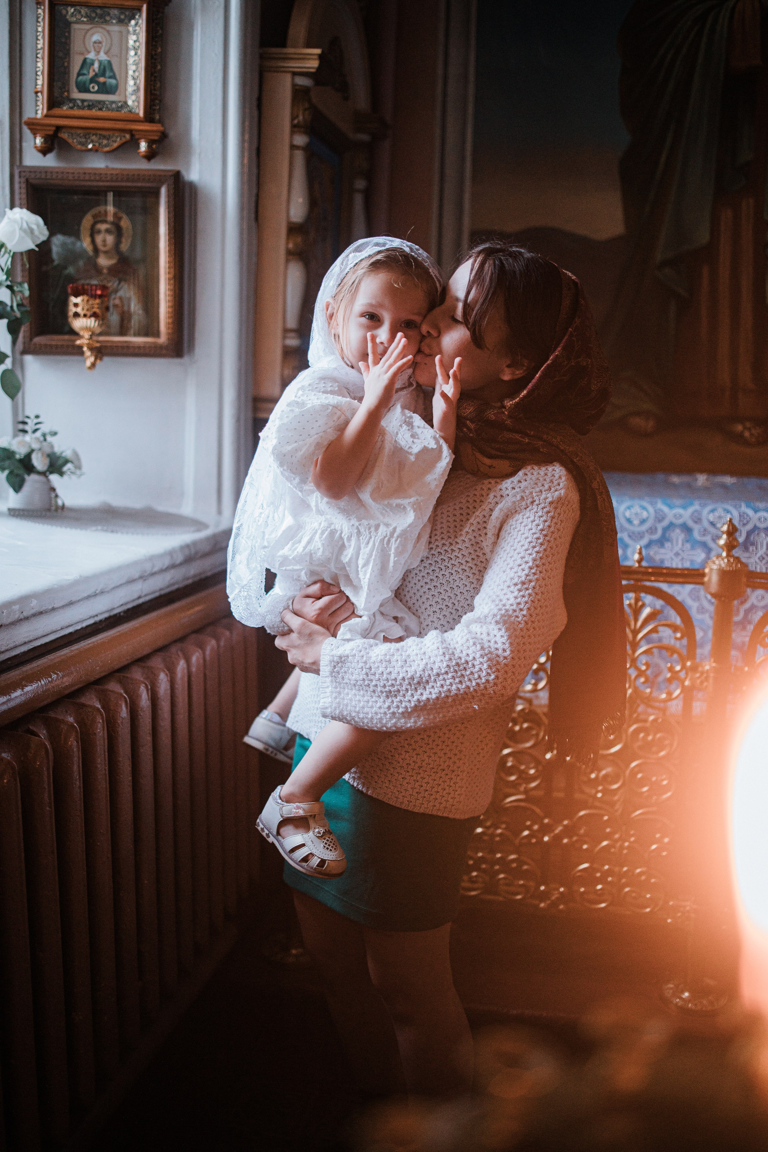 Красивое крещение ребенка в церкви. Выпускные альбомы в Серпухове