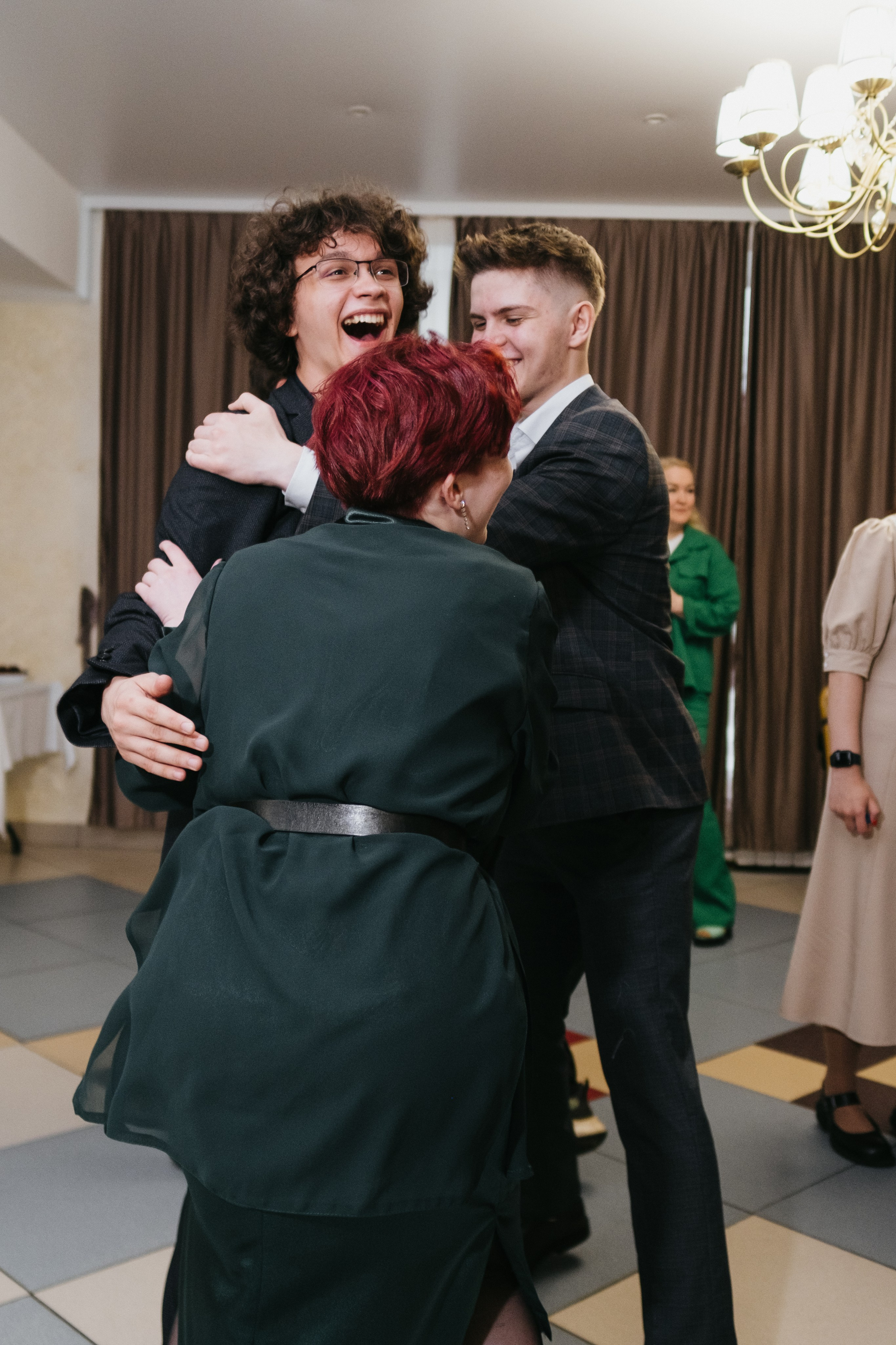 Выпускной 11 класс школы № 30. Свадебный и репортажной фотограф Денис Ожигин в Краснодаре и Краснодарском крае