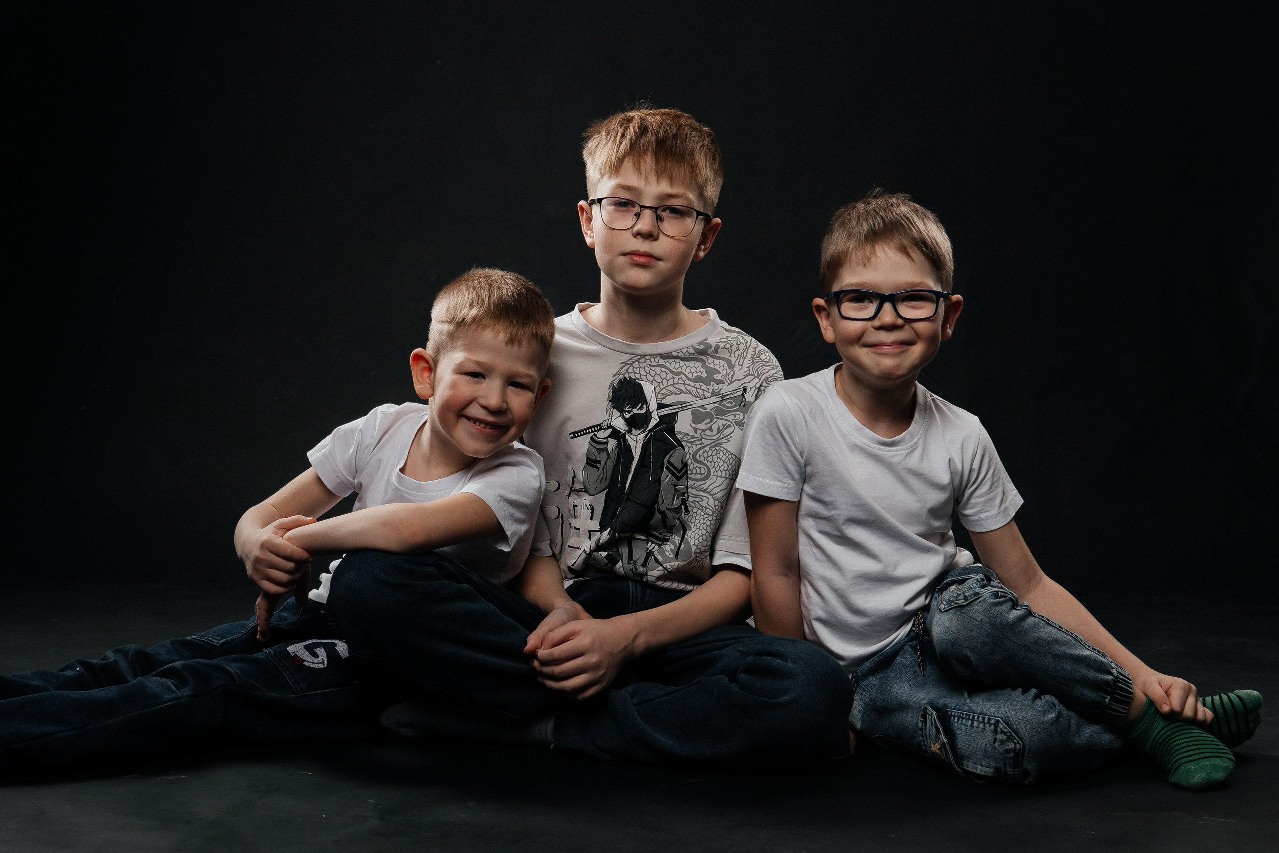 Семья Анны и Дмитрия. Фотограф в Иркутске Анастасия Кись. Студийная фотосессия беременности в тканях Иркутск. Семейная фотосессия, ПОРТРЕТ «ПОКОЛЕНИЕ»