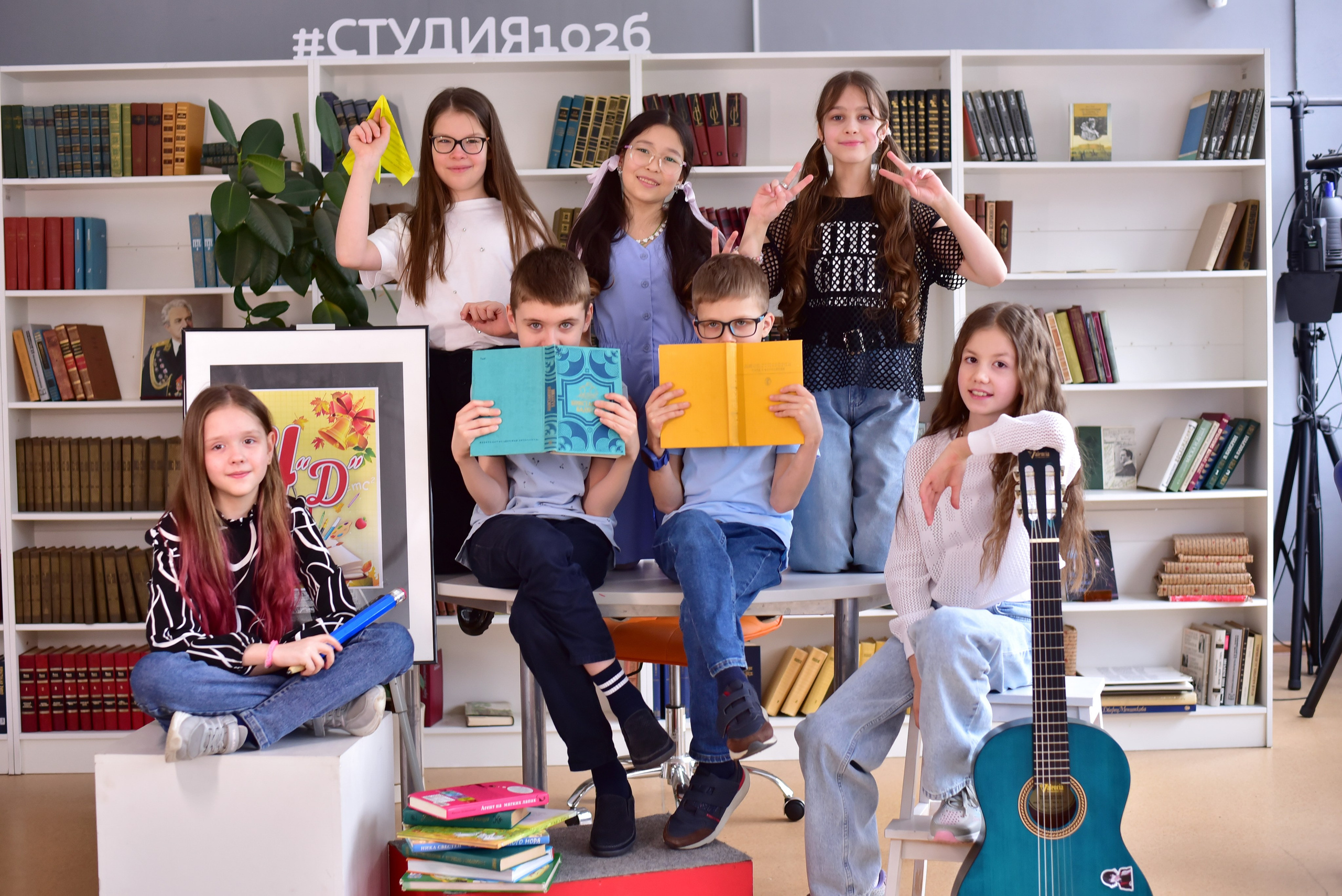 Фотоальбомы для средней и младшей школы. Стильные выпускные альбомы, детские фотосессии, сюжетные фотографии