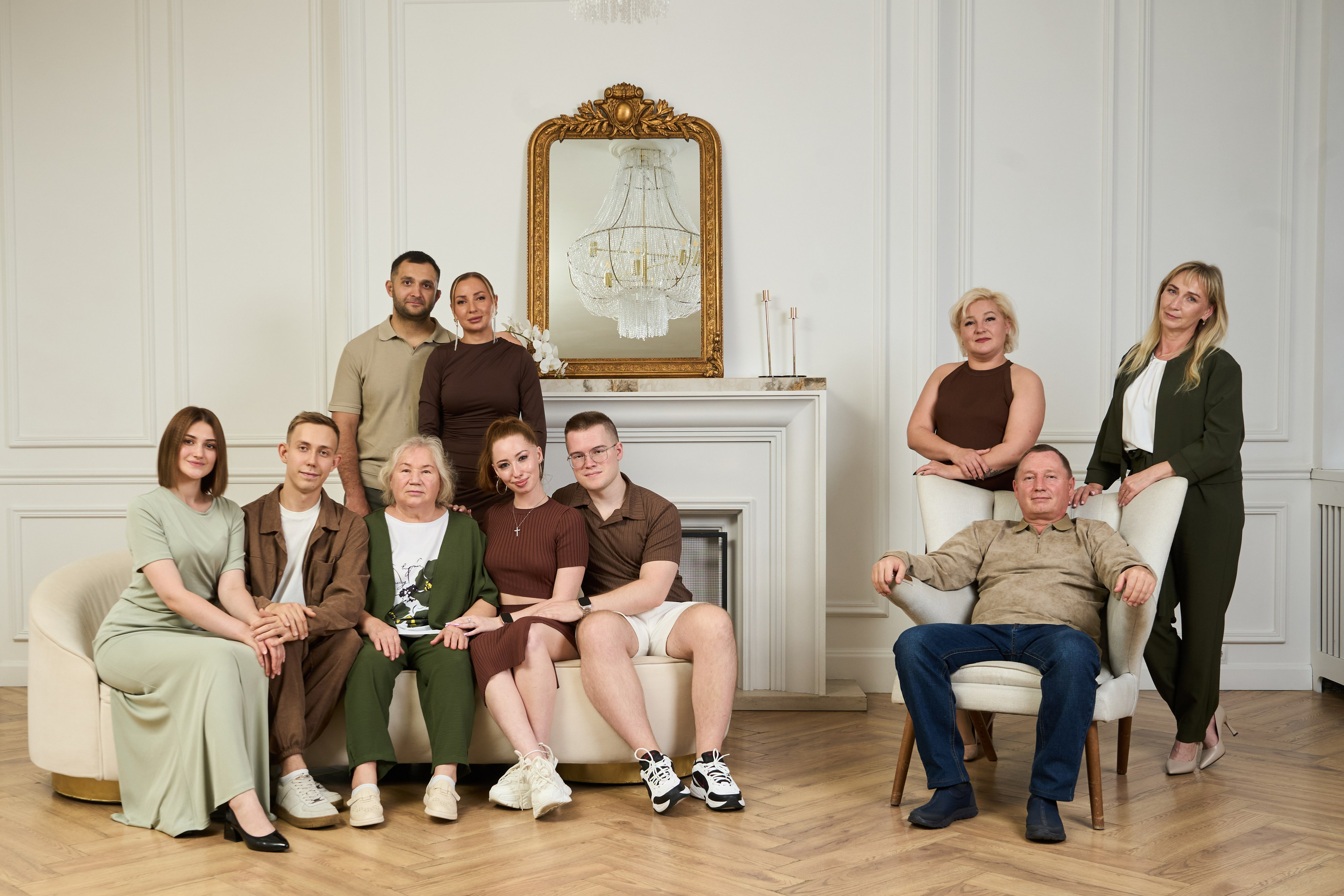 Портретная съемка большой семьи с искусственным светом в студии. Фотограф Екатеринбург Кокшарова Александра