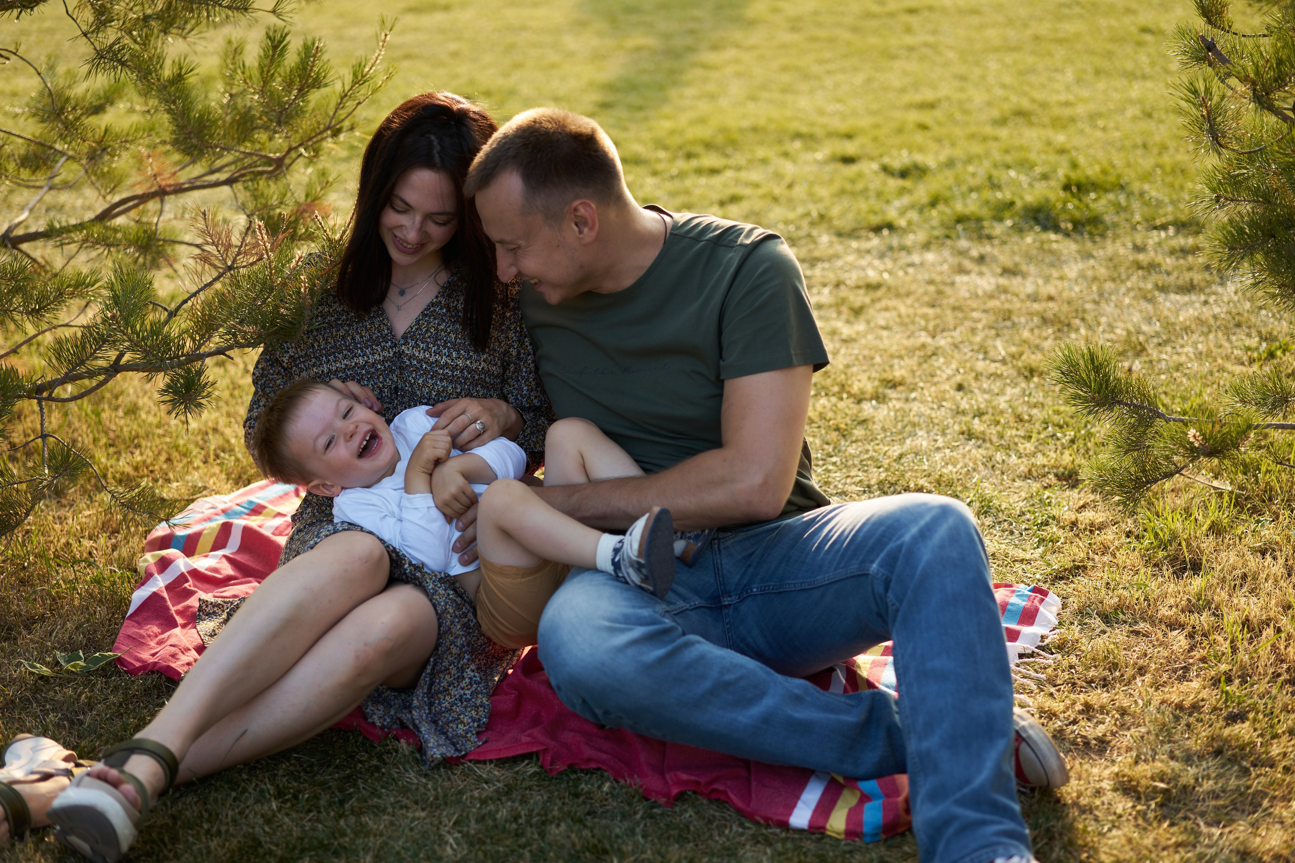 Семейная фотосессия летом в парке. Фотограф Екатеринбург Кокшарова Александра