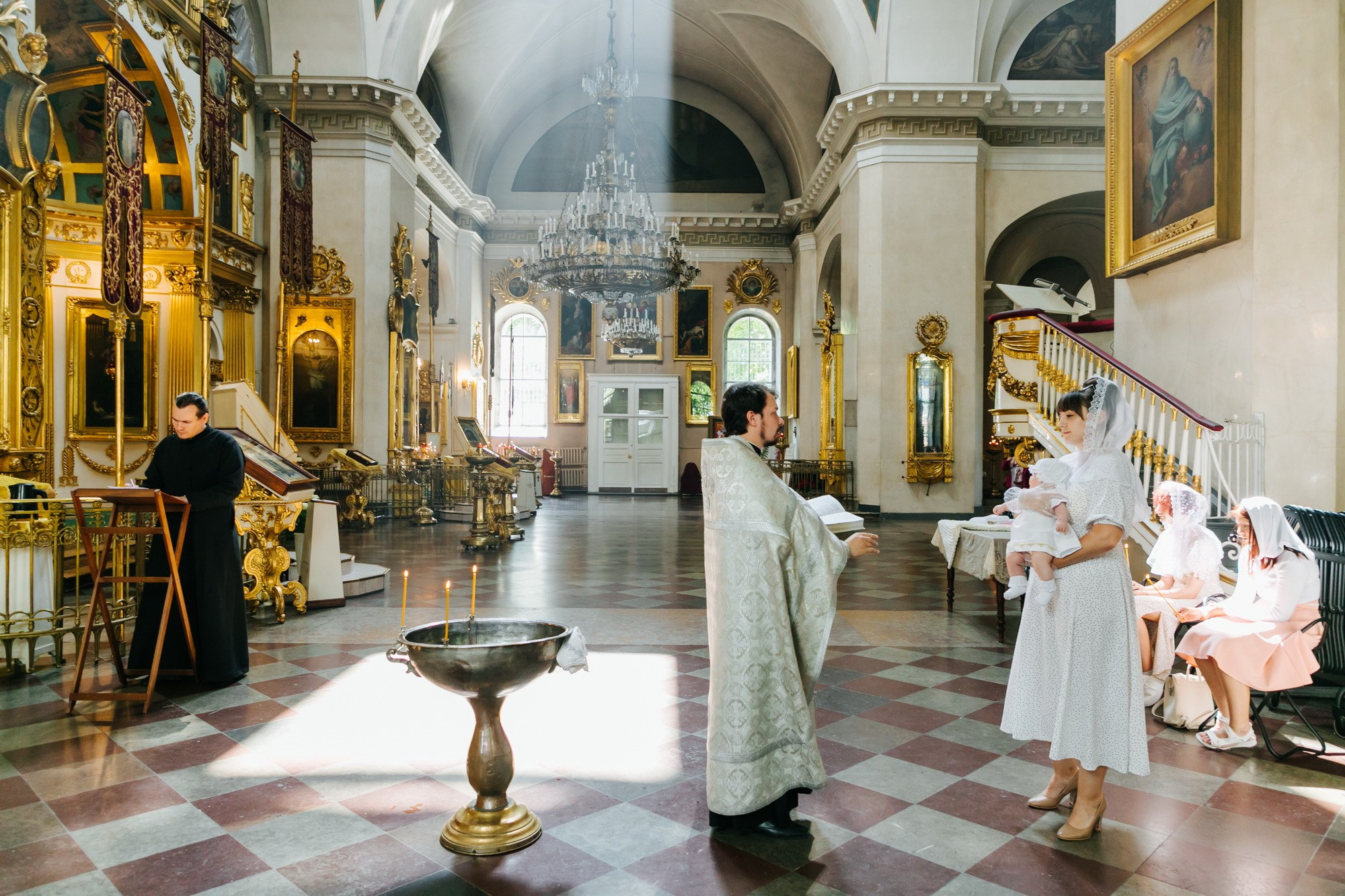 Крещение малыша в Спасо Преображенском Соборе СПб. Фотограф крещение венчание в Петербурге! Помогает подобрать храм и посоветовал душевного батюшку в СПб