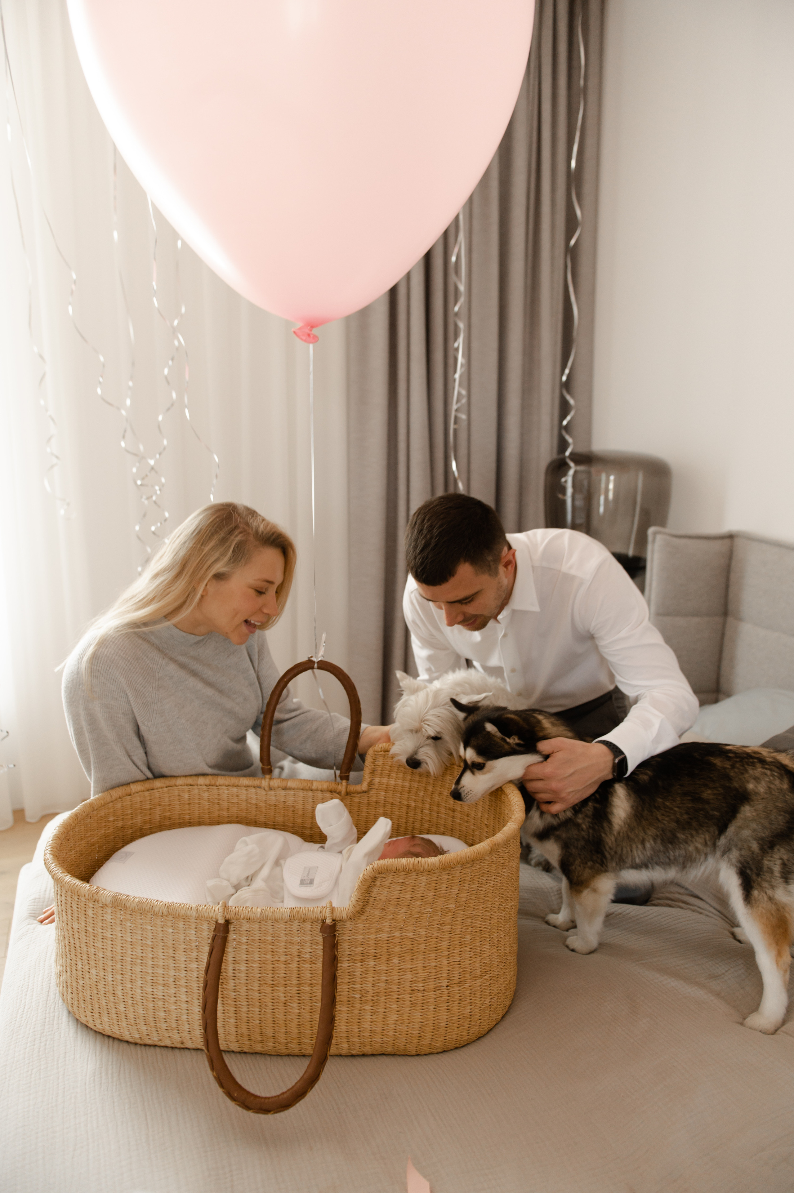 Фотограф на выписку в Ростове. Свадебный фотограф в Ростове Максимов Максим