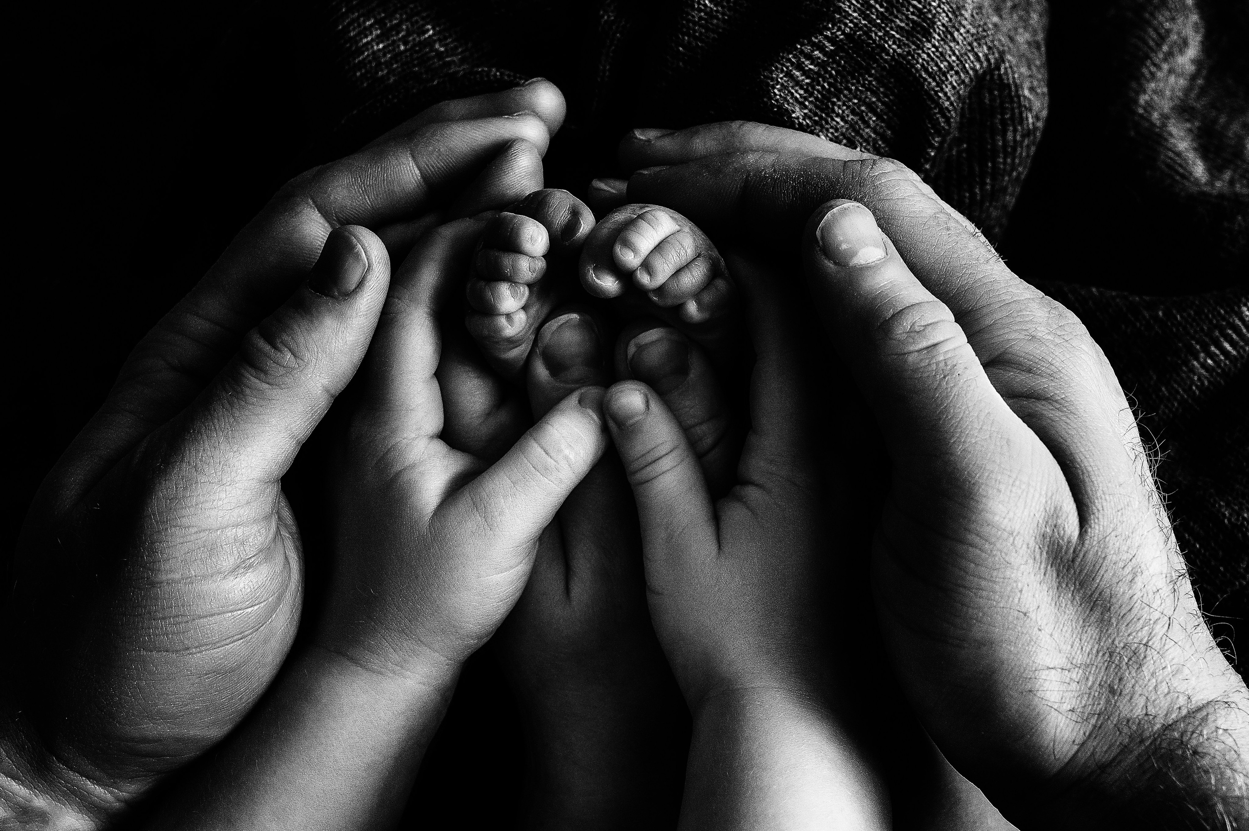 Черно белые фото. Фотограф новорожденных малышей в Санкт-Петербурге