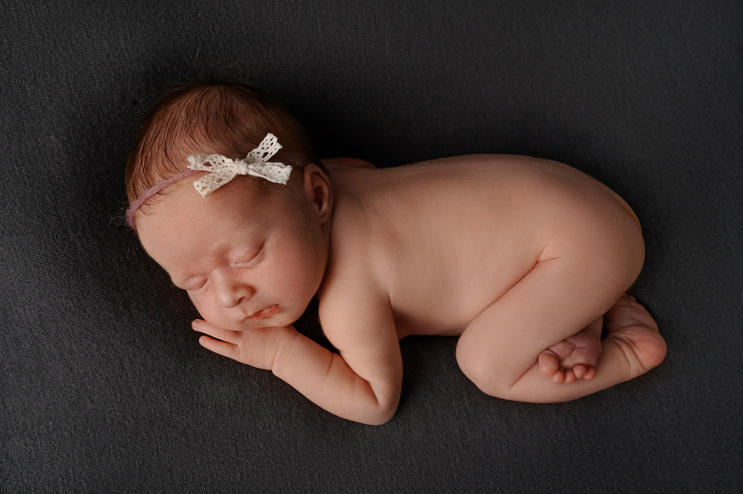 Newborn girl. Фотограф новорожденных малышей в Санкт-Петербурге