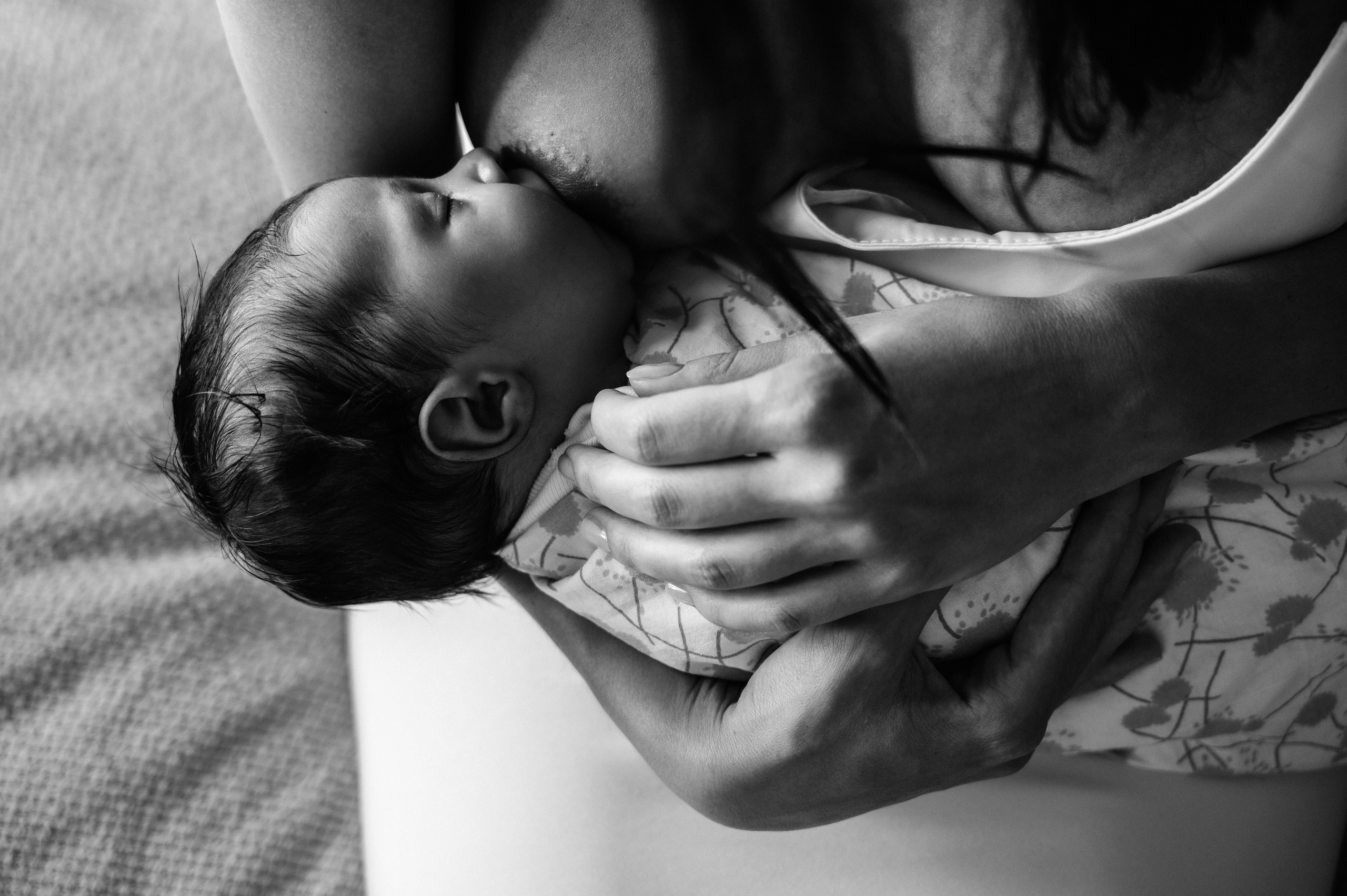 Черно белые фото. Фотограф новорожденных малышей в Санкт-Петербурге