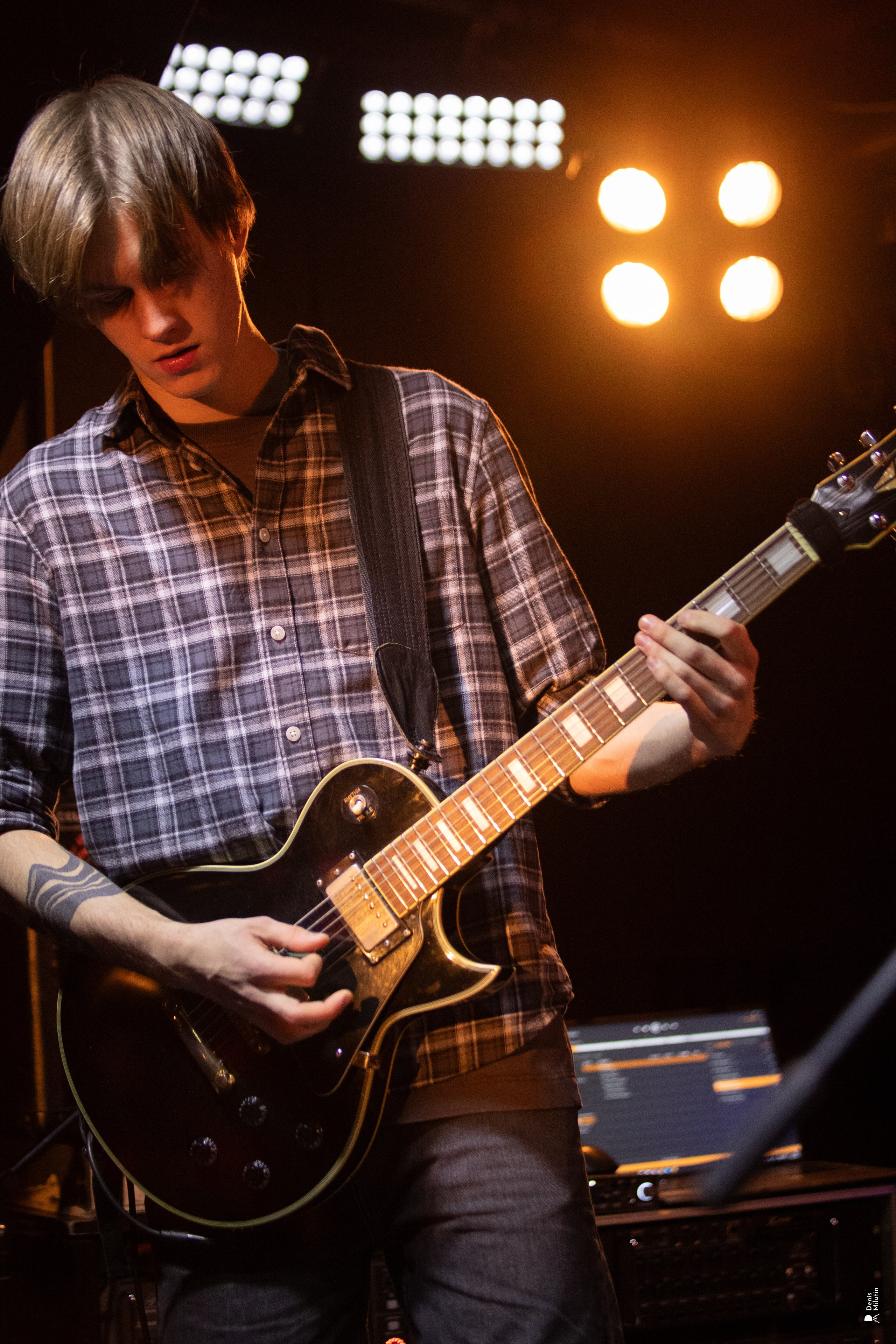 Рядом Ассенизаторы. Портретный фотограф Денис Милютин