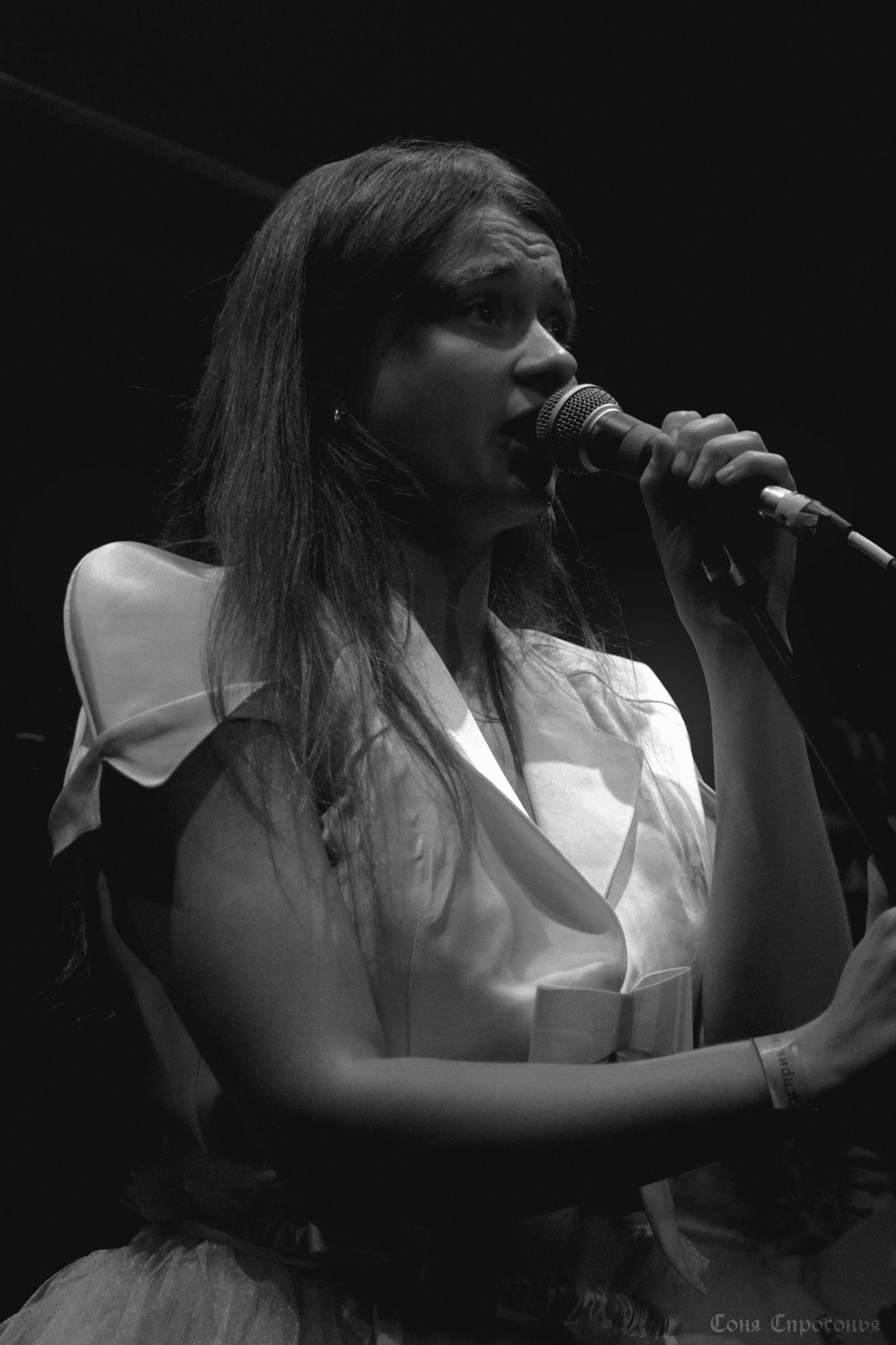 Синестетик 26.08.23. Концертный и портретный фотограф в Москве Соня Спросонья