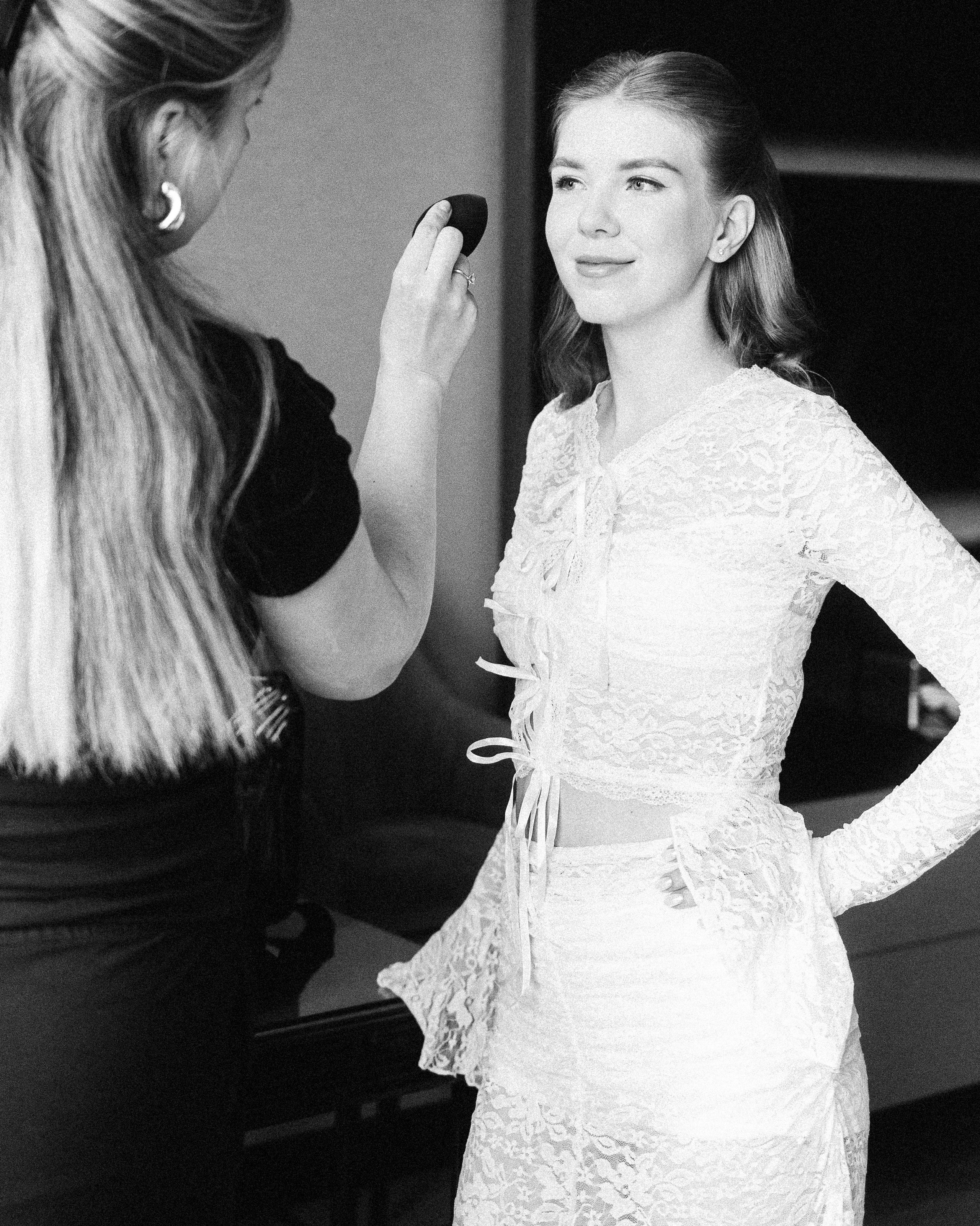 Артур и Даша, сборы в отеле Soluxe и роспись на ВДНХ. Свадебный и портретный фотограф в Москве Кристина Золотова