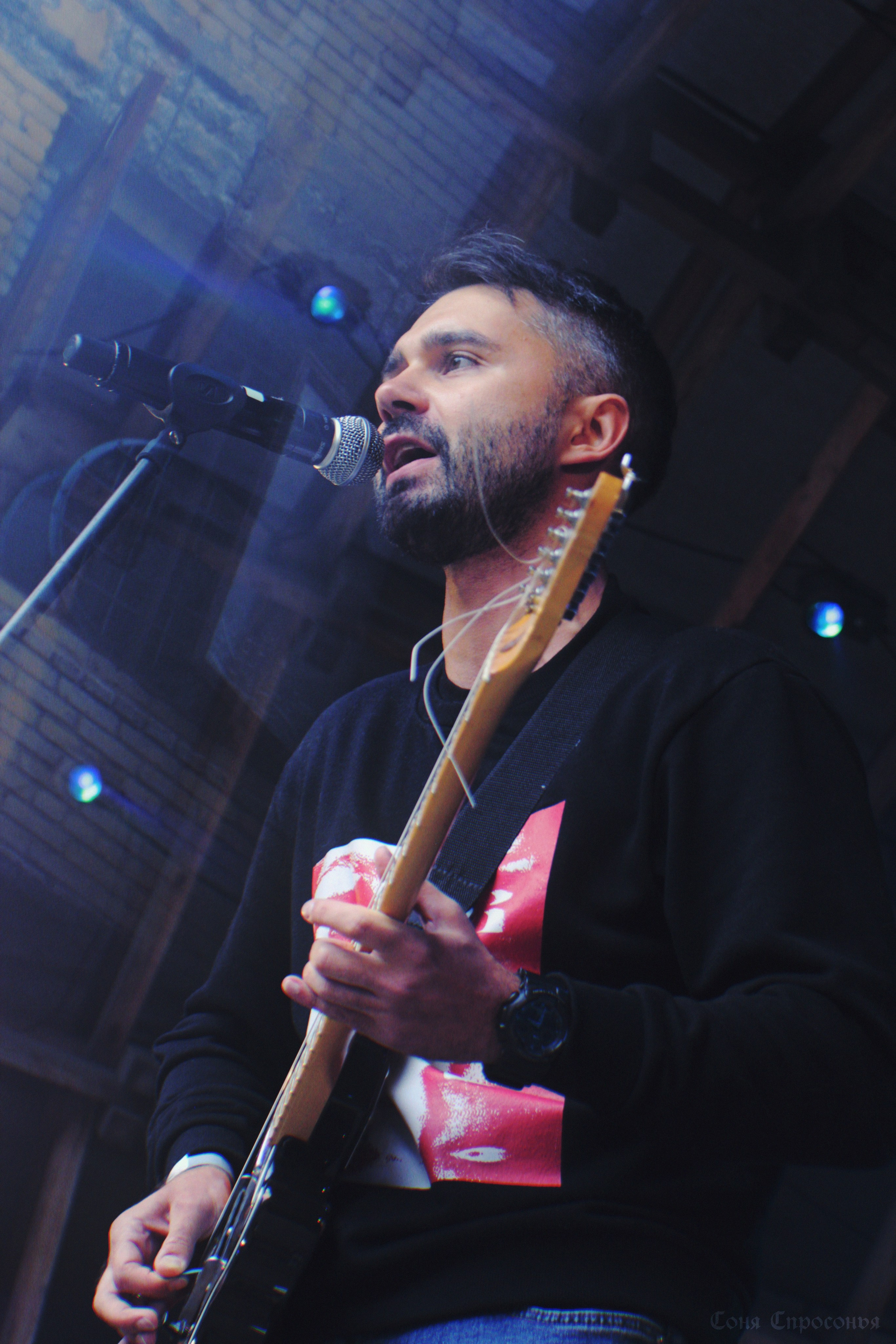 Синестетик 26.08.23. Концертный и портретный фотограф в Москве Соня Спросонья