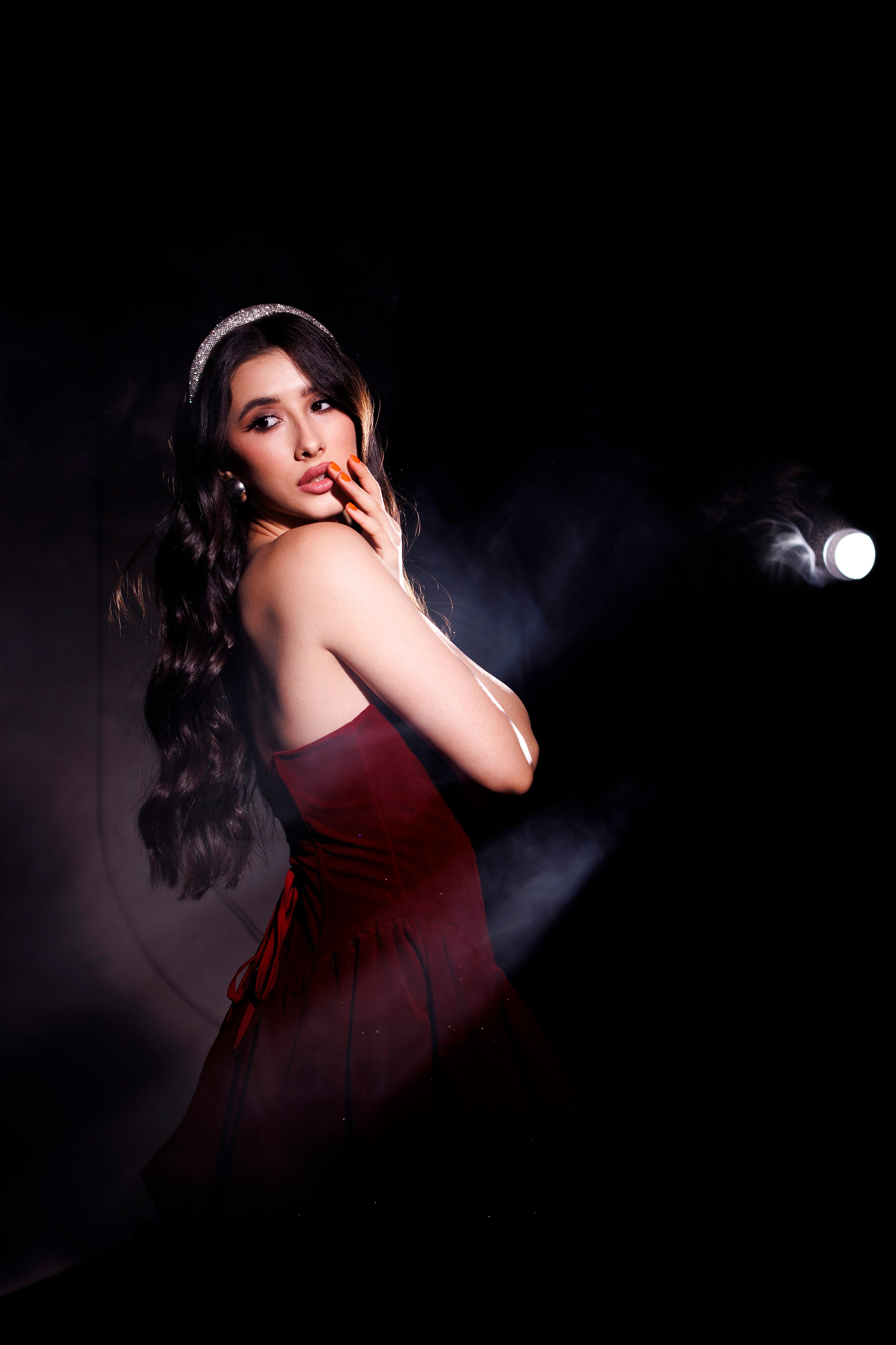 Фотосессия в студии. Я — фотограф, который помогает запечатлеть самые важные моменты вашей жизни!