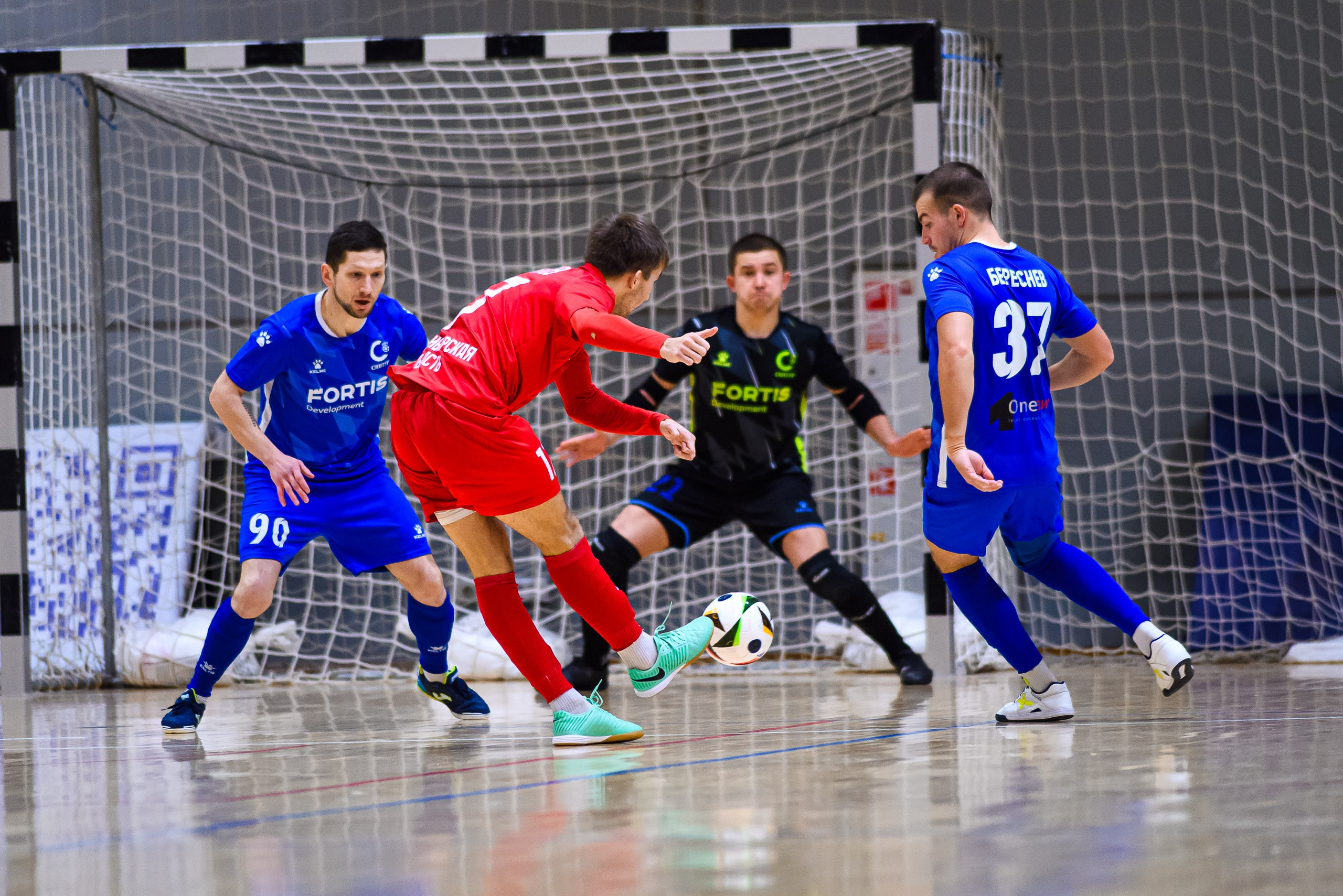 Высшая лига по футзалу — Сезон 2024-2025 — 2ой тур. Репортажный фотограф в Кемерово