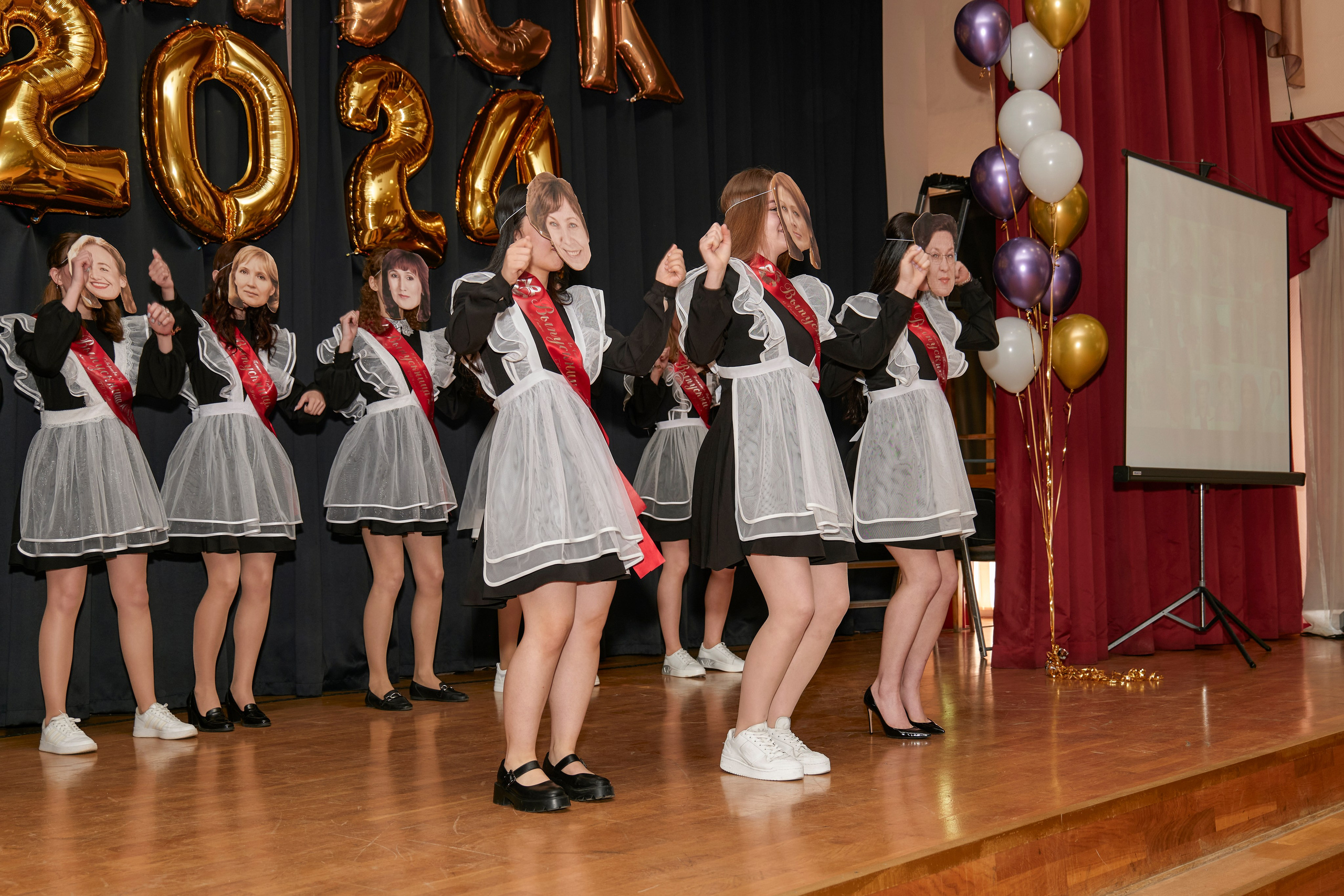 Последний звонок школа 1413. Детский и семейный фотограф г. Москва Оксана Катаджи