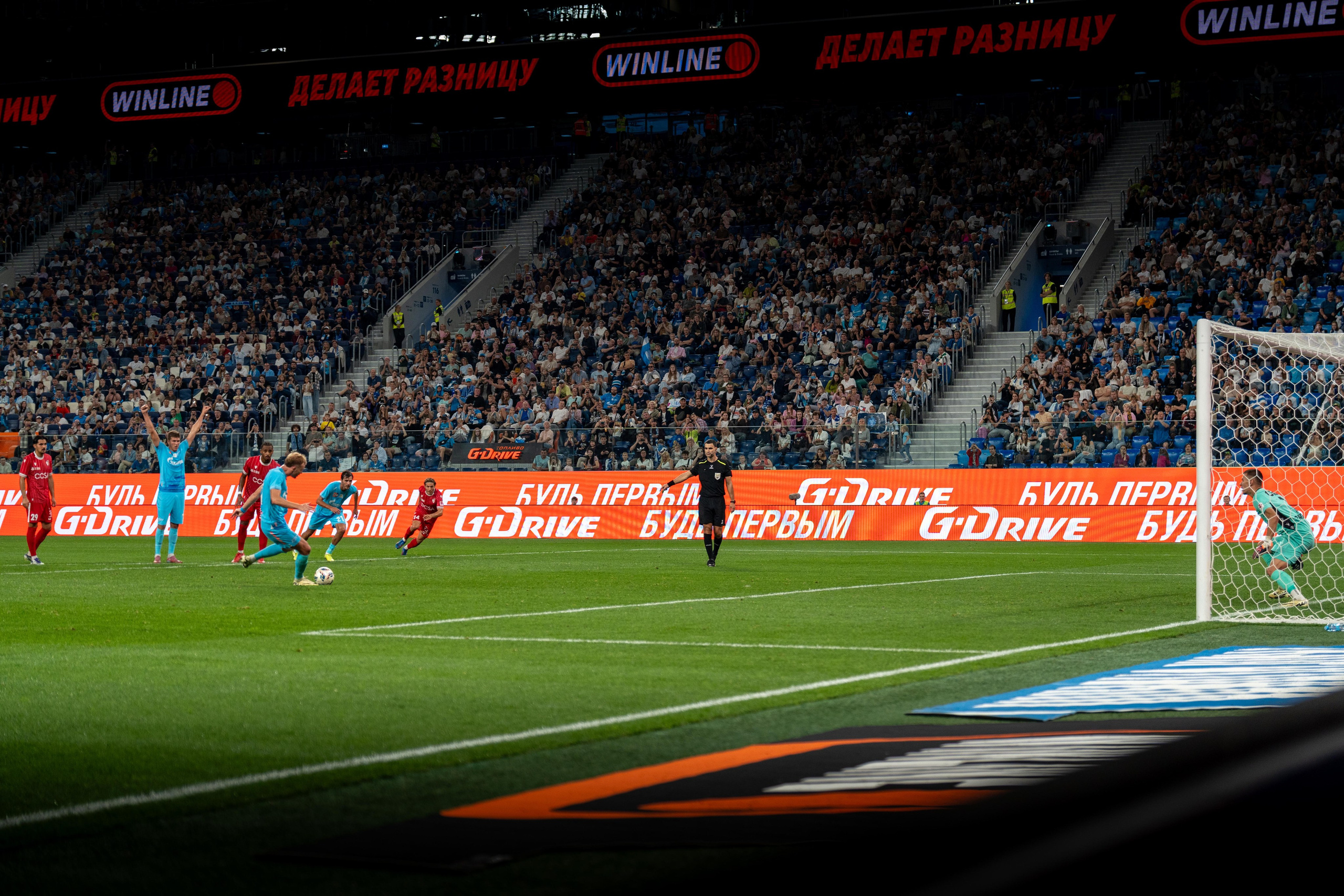 Спортивный фотограф Санкт-Петербург снимает гол «Зенита»