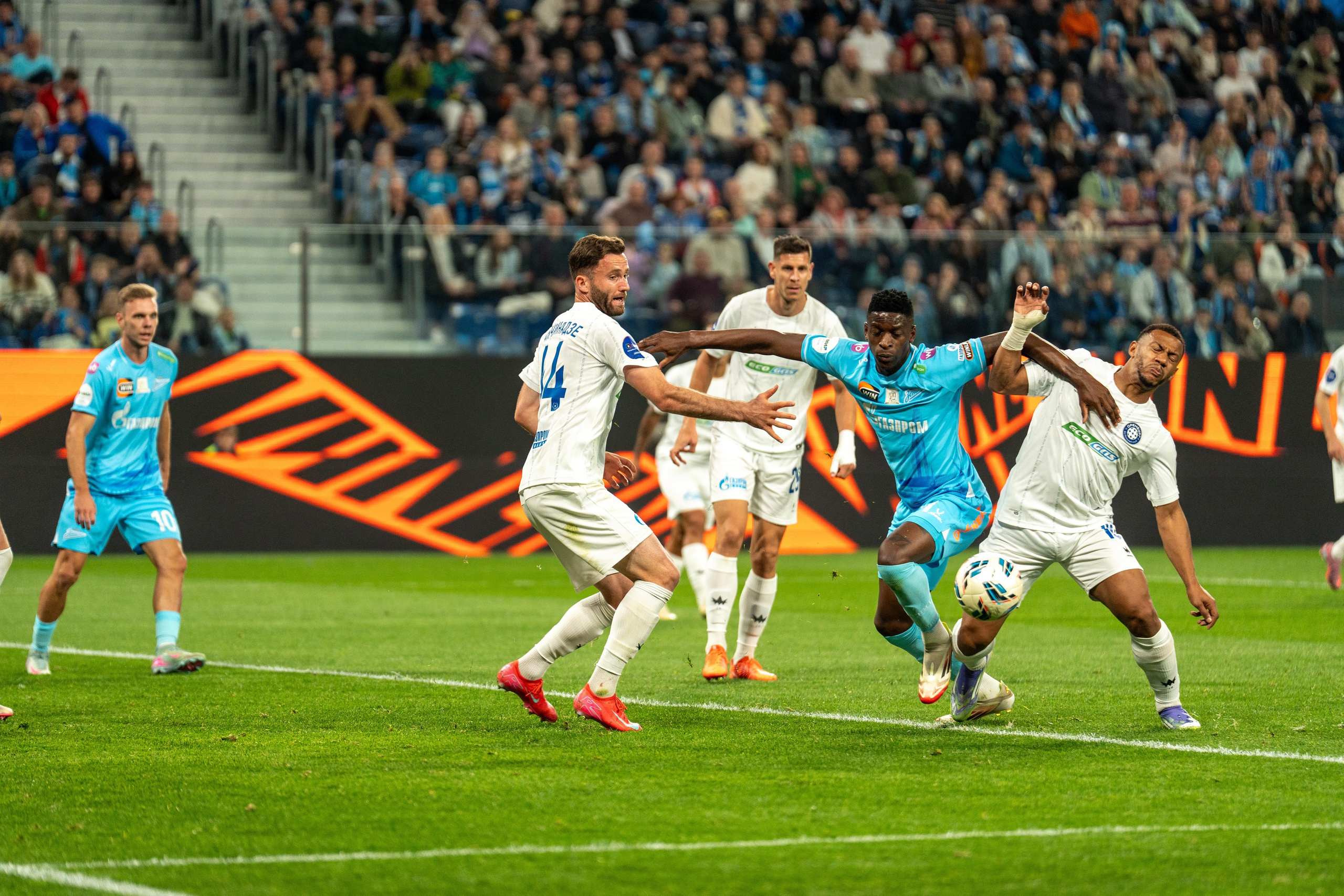 Репортажный фотограф спорт съемка матча Зенит–Оренбург на Газпром Арене