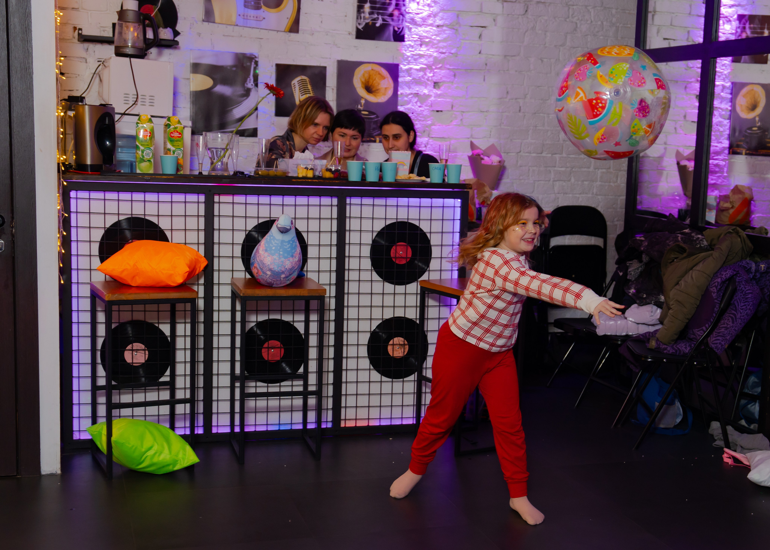 Битва подушками. Крамер Юлиана детский и семейный фотограф