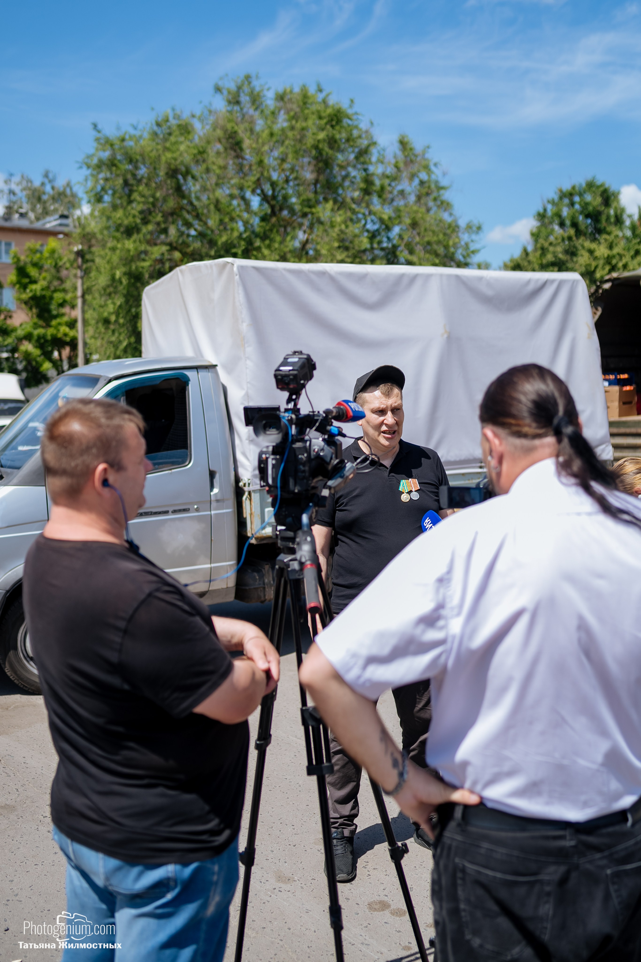 8 июня «Патриоты из Курска» сбор гуманитарной помощи у кинотеатра «Родина». Фотограф Нижний Новгород Татьяна Кейод