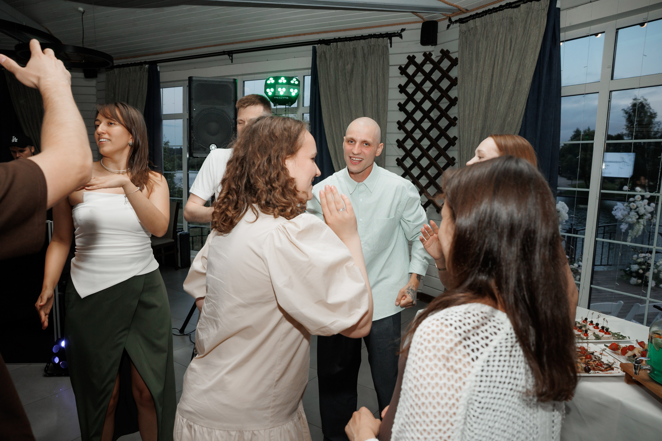 Регистрация в отеле Fish Point, ЗАГС Бутово, прогулка в Остафьево. Свадебный и репортажный фотограф (Москва, Королев и другие)