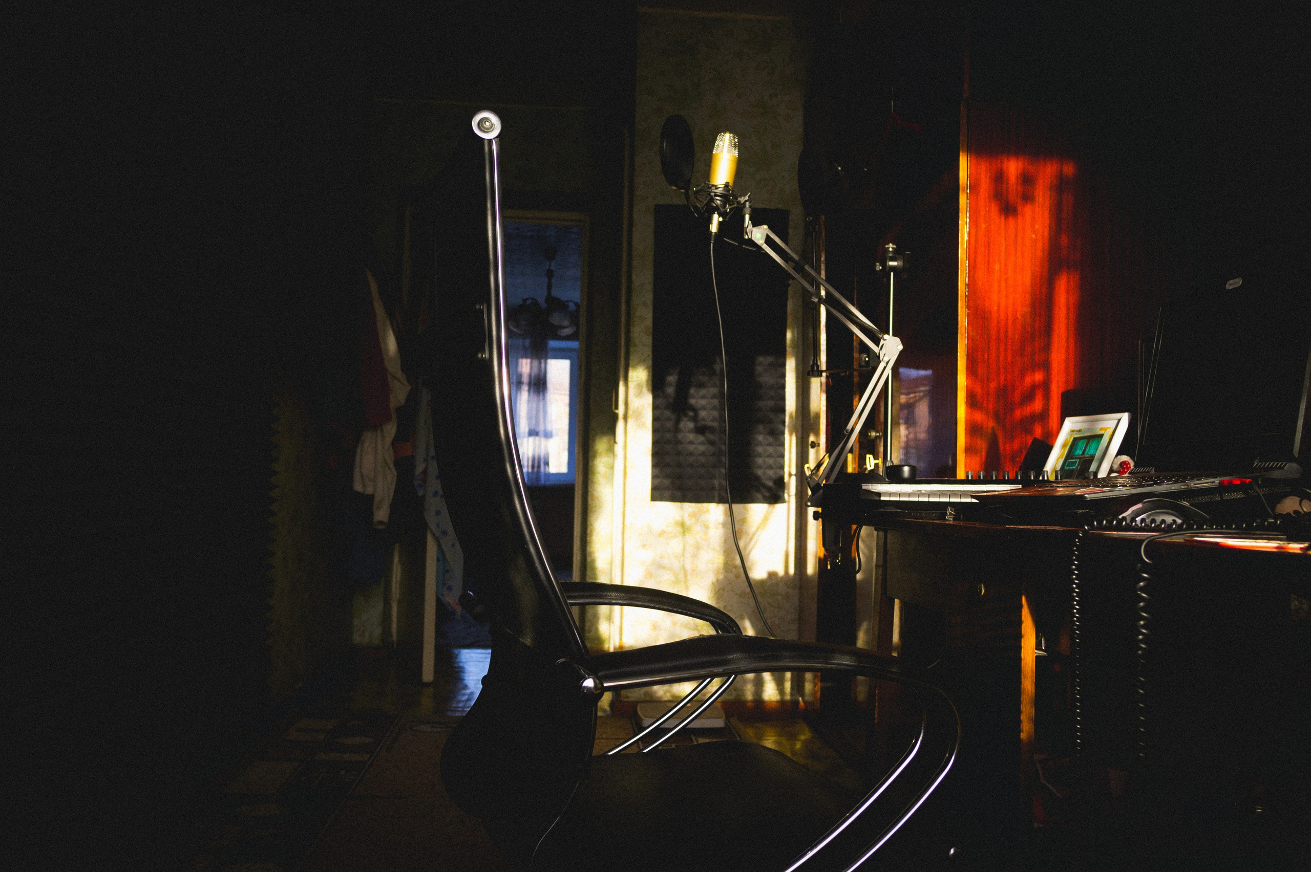 Ноябрь 2025. Den Mirov — Фотограф, Музыкант