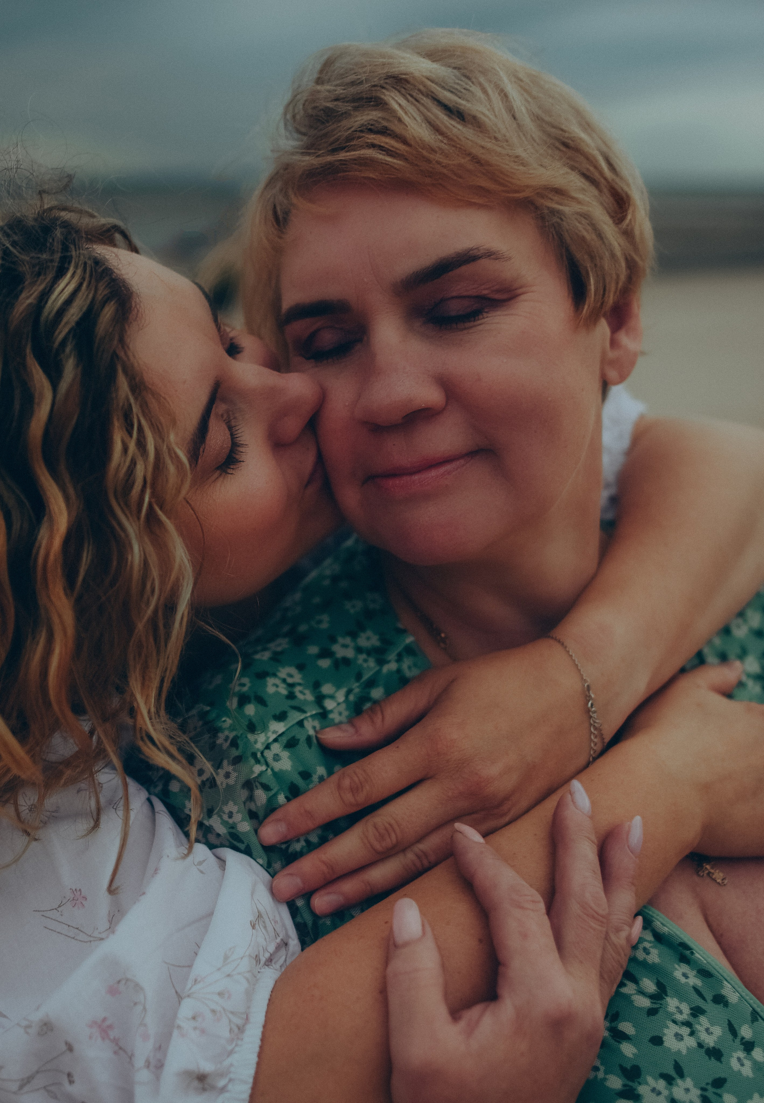 Съемка поколений на заливе. Елизавета Юлия Сергей и Ия. Семейный и свадебный фотограф в Санкт-Петербурге Яна