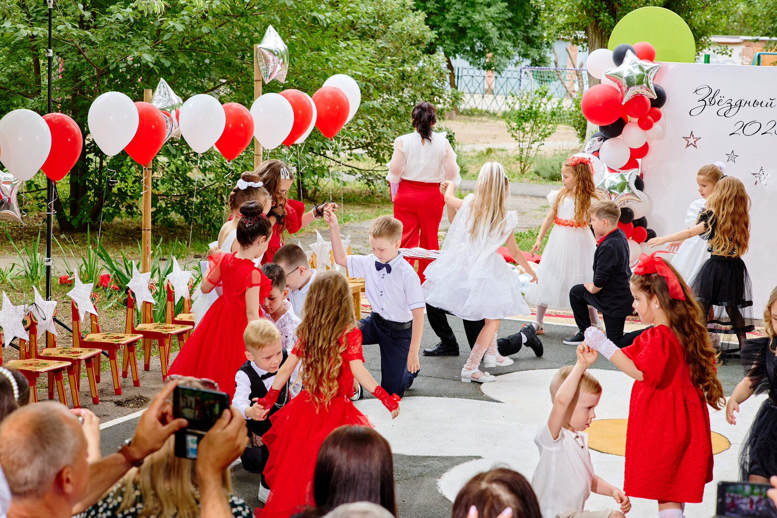 Выпускной 45 сад. Фотограф Выпускные альбомы Таганрог Сергей Коробченко