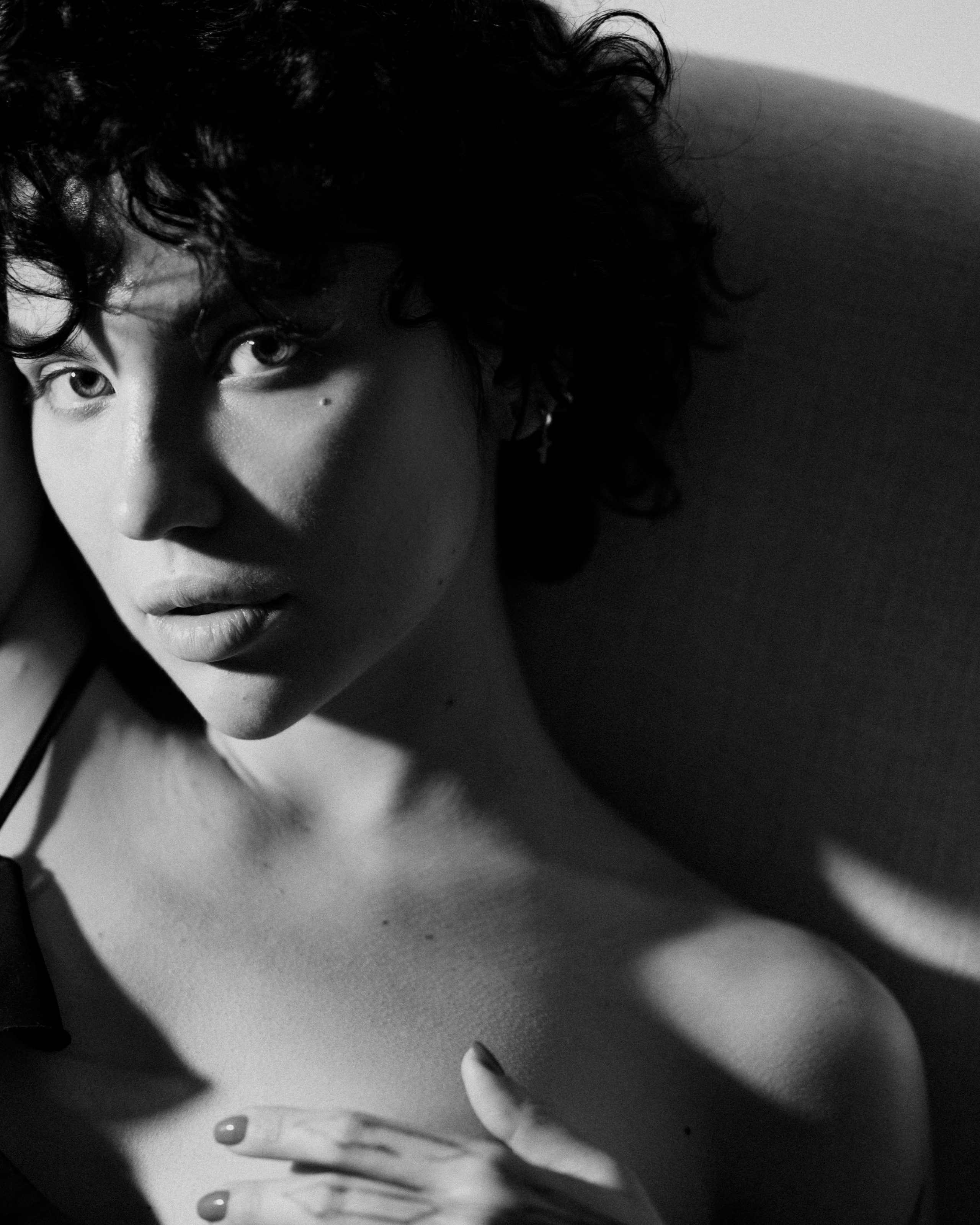 I am Diana, a portrait photographer. I take pictures around the world