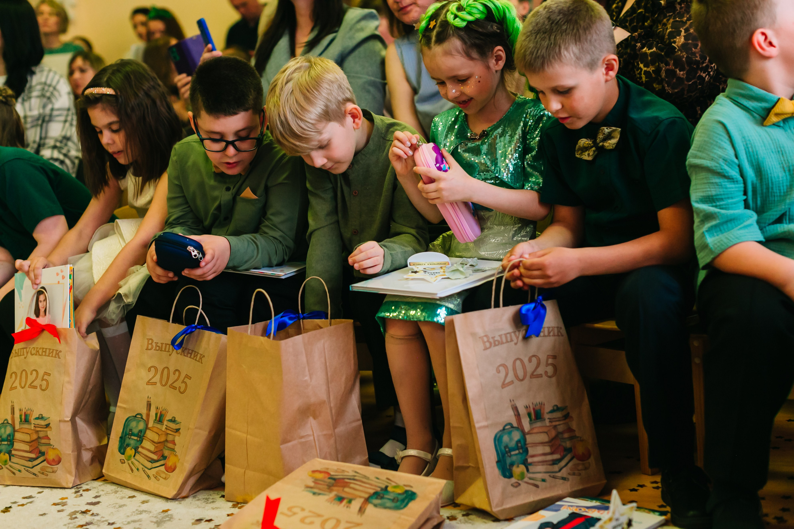 алёна малахова фотограф новосибирск семейный детский домашняя фотосессия в новосибирске день рождения репортажная съёмка фотосессия с лошадьми на конюшне деревня алтай  на природе фотосессия в детском саду мама и сын предложение руки и сердца идея  помолвка фотосессия берег закат детский день рождения годик торт аниматор лофт игровая продолжение следует prodoljenie_sleduet_  корпоратив тимбилдинг первоклашка линейка 