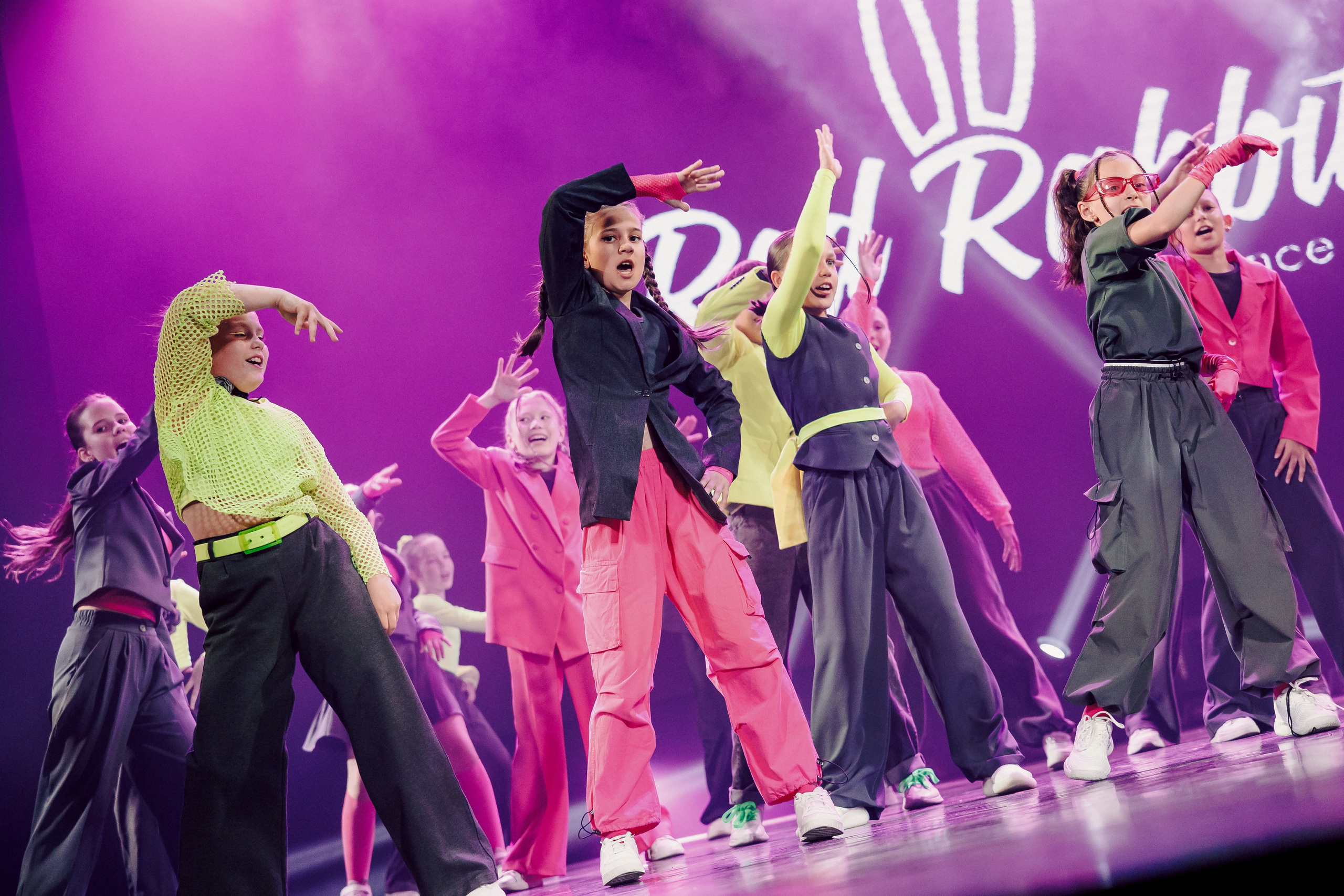 Отчётный концерт танцевальной школы «Red Rabbits» 2025. Лёшка Варзегов — фотограф