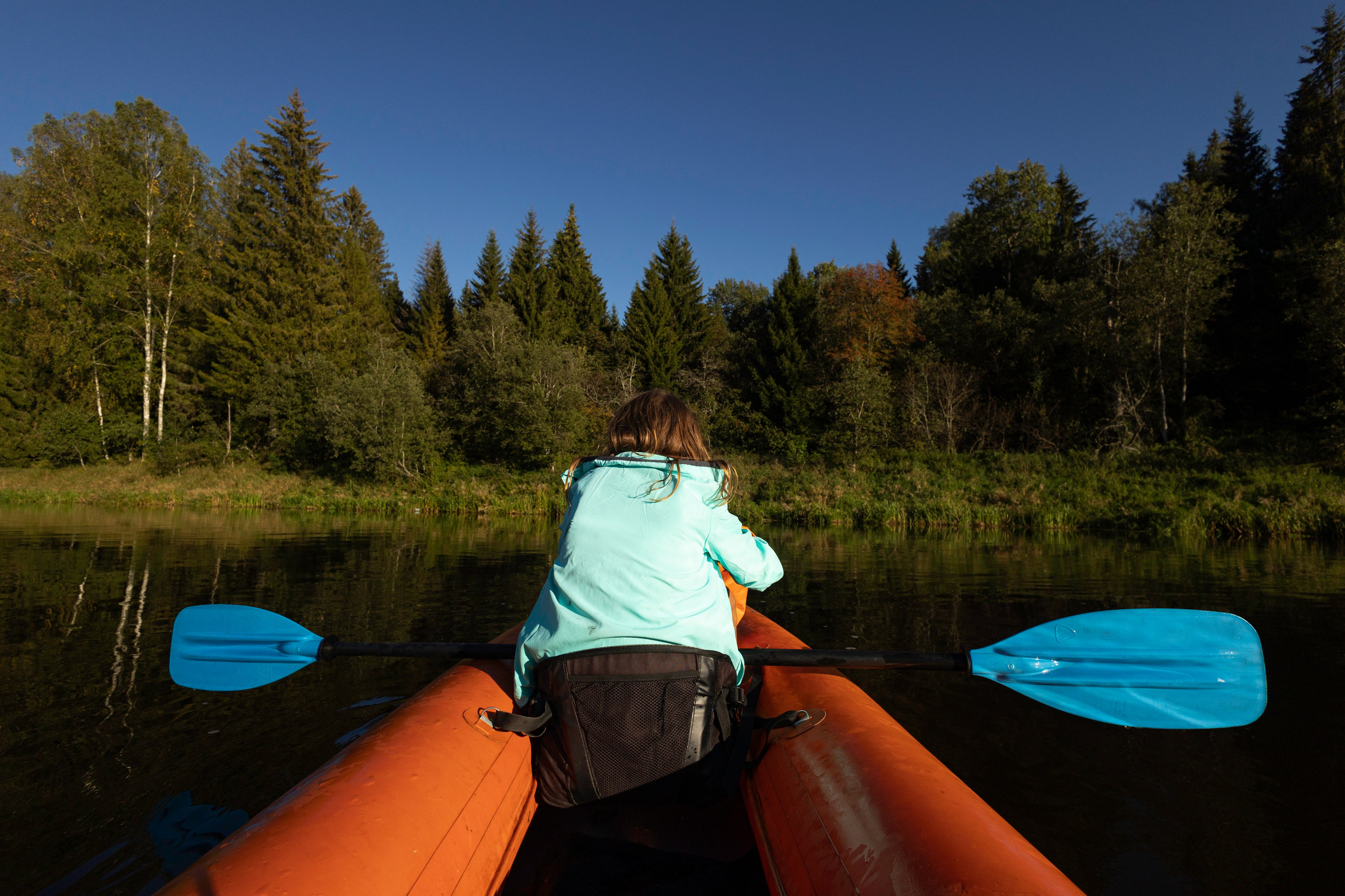 Девушка с веслом
