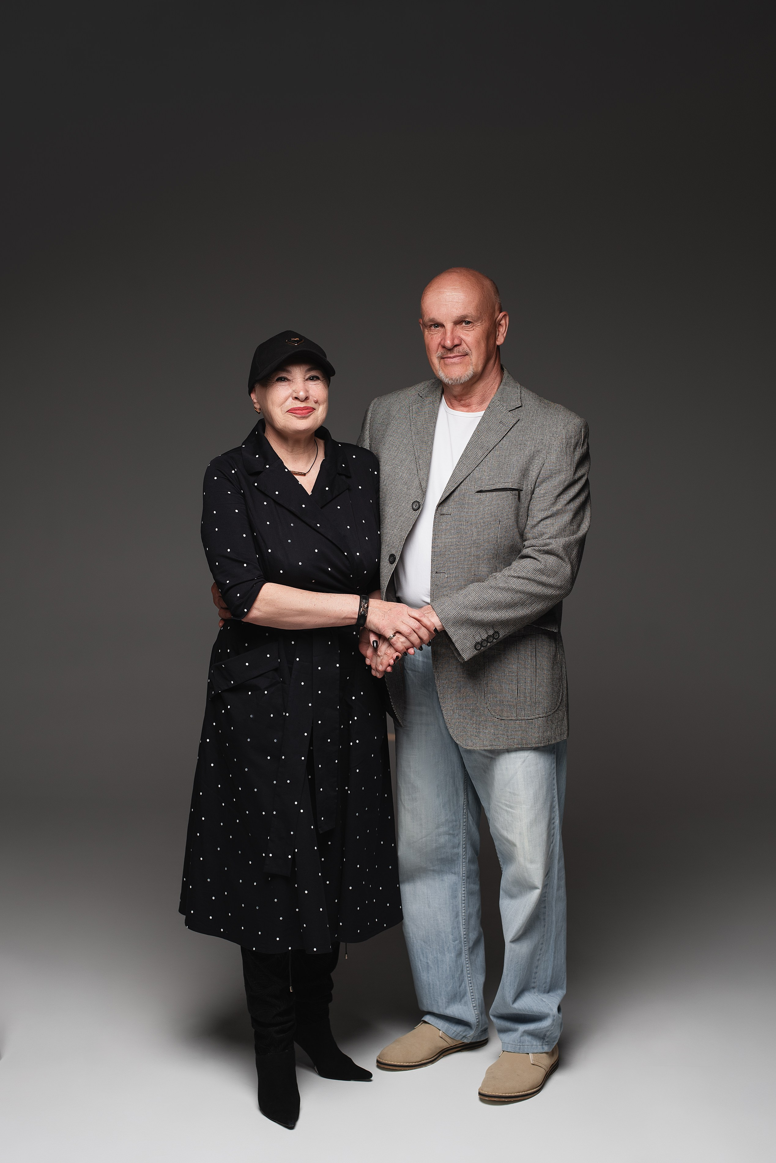 Семейная фотосессия на циклораме. Семейный фотограф в Южно-Сахалинске Анастасия Лимарева