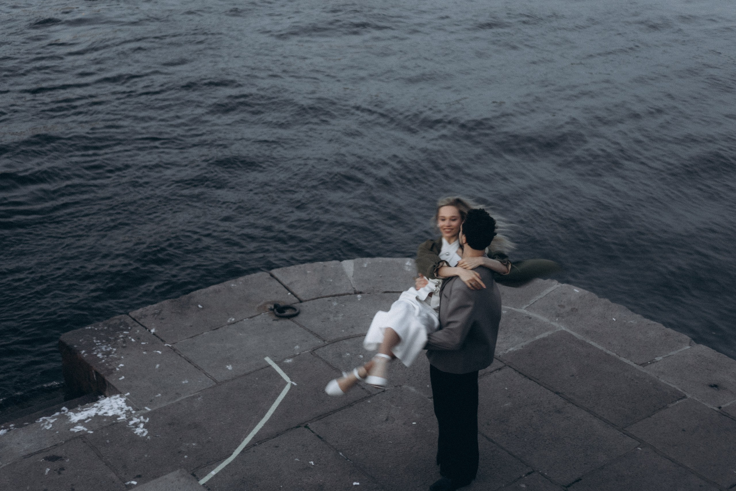 СВАДЕБНАЯ СЬЕМКА ПАРЫ НА РАССВЕТЕ В БЕЛЫЕ НОЧИ И ПРОГУЛКА С РАЗВОДНЫМИ МОСТАМИ И ПИКНИК ВОЗЛЕ ИСАКИЕВСКОГО СОБОРА. Профессиональный фотограф, Санкт-Петербург — Виктория Богомолова