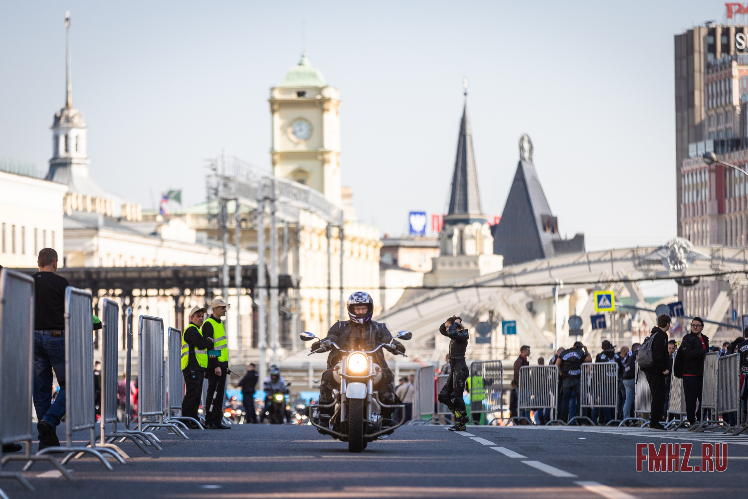 Закрытие Мотосезона 2023 на проспекте Академика Сахарова. Фотограф Владимир Охрименко