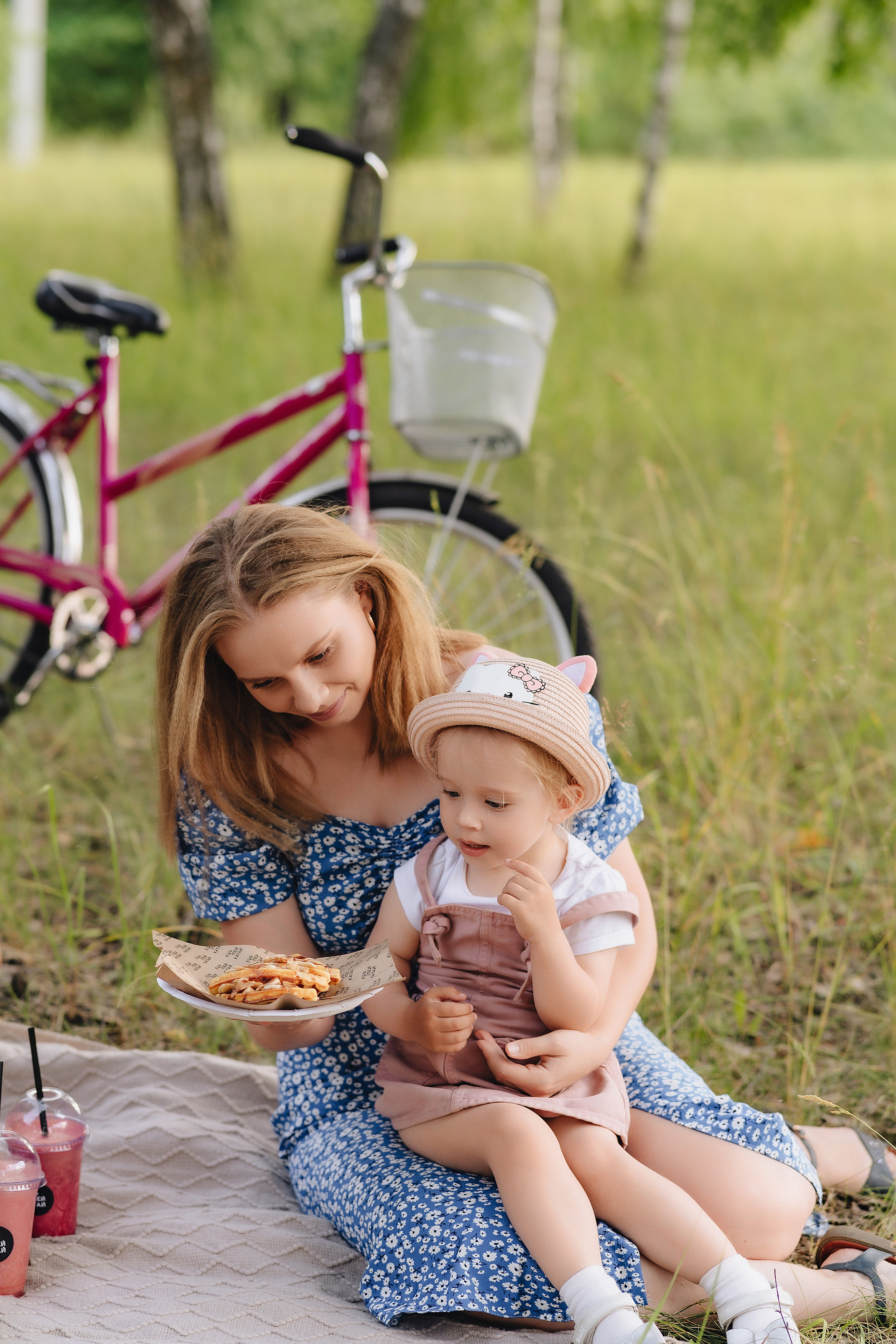 Семейная прогулка | Съемка для кофейни. Фотограф Карина Шмулёва. Воронеж и область